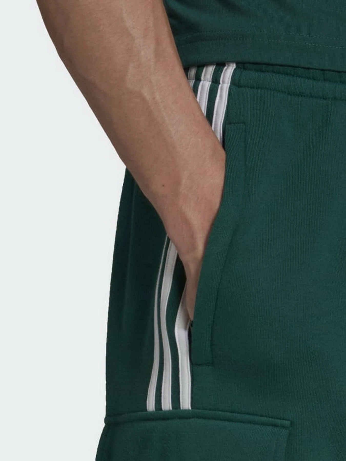 Шорты Adidas Adicolor Classics 3-Stripes модель HB9541 Фото