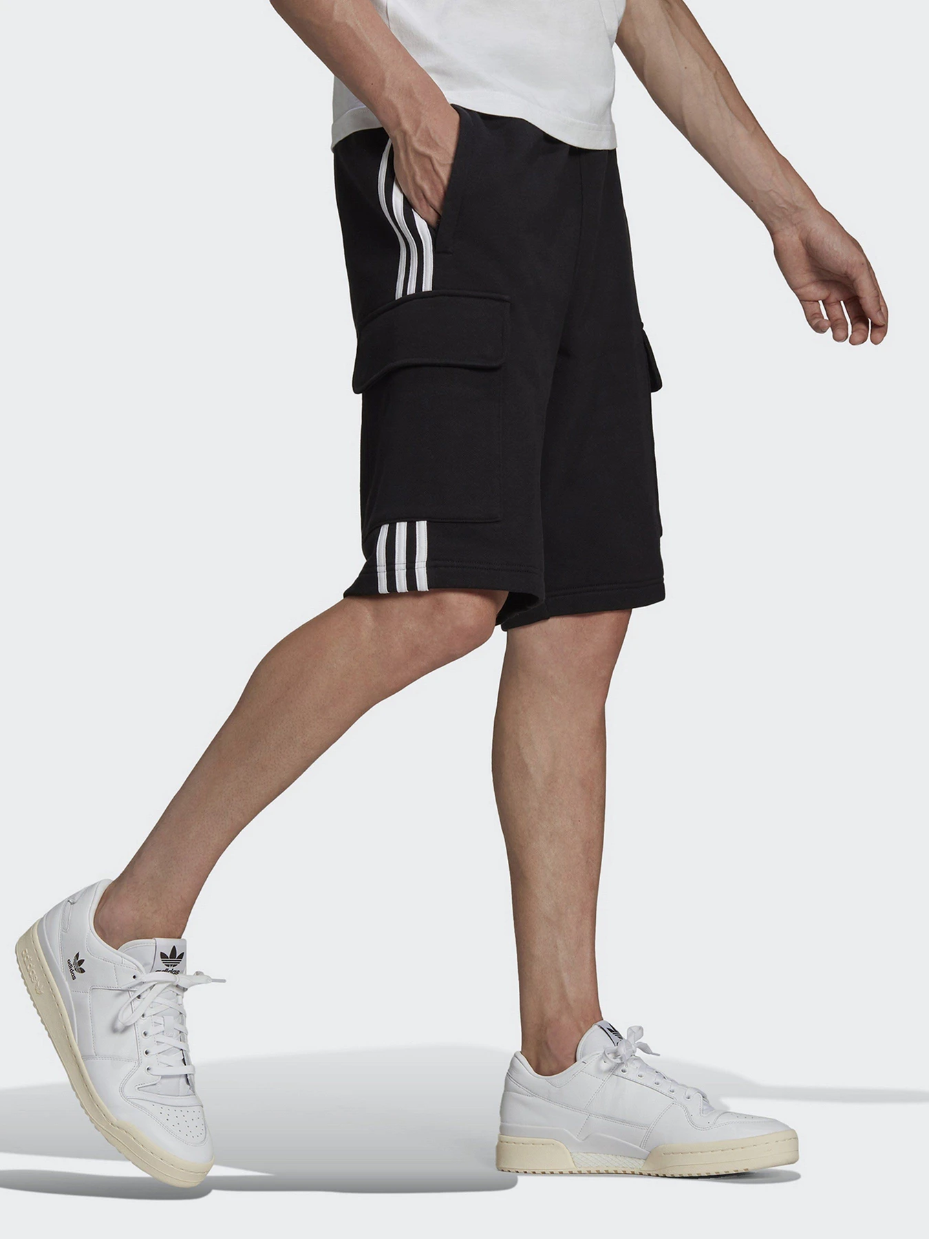 Шорти Adidas Adicolor Classics 3-Stripes модель HB9542 Шорти Adidas Adicolor Classics 3-Stripes модель HB9542 Фото