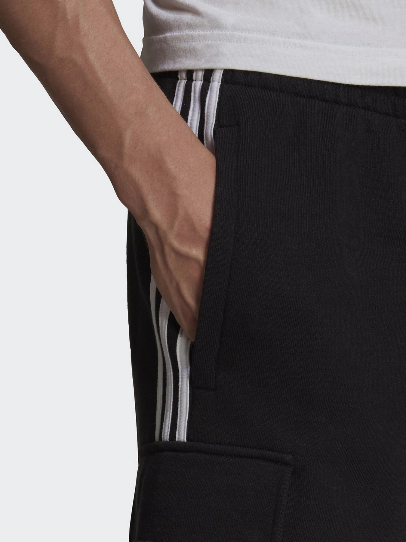 Шорти Adidas Adicolor Classics 3-Stripes модель HB9542 Шорти Adidas Adicolor Classics 3-Stripes модель HB9542 Фото