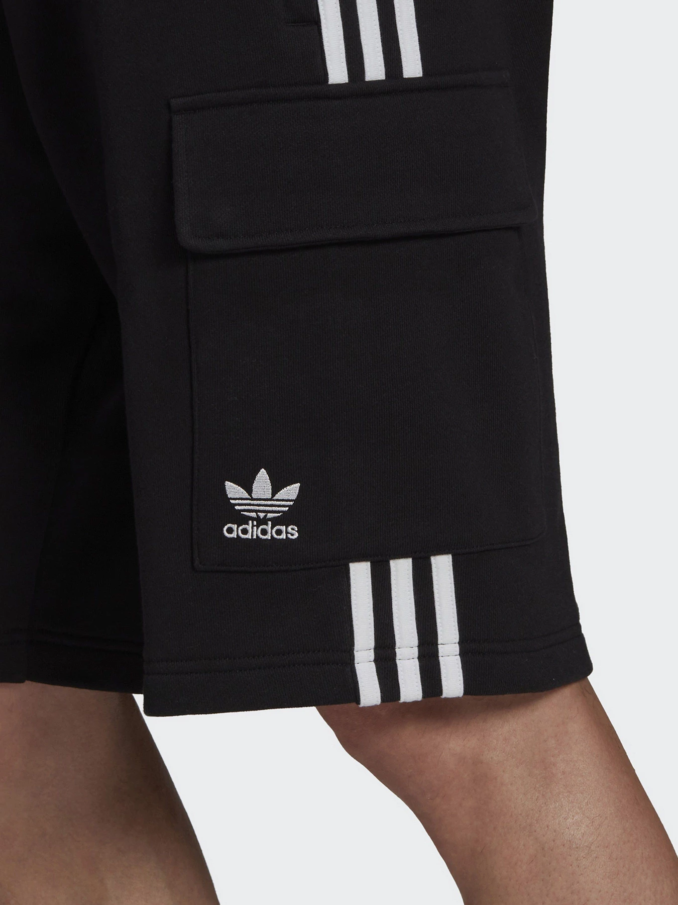Шорти Adidas Adicolor Classics 3-Stripes модель HB9542 Шорти Adidas Adicolor Classics 3-Stripes модель HB9542 Фото