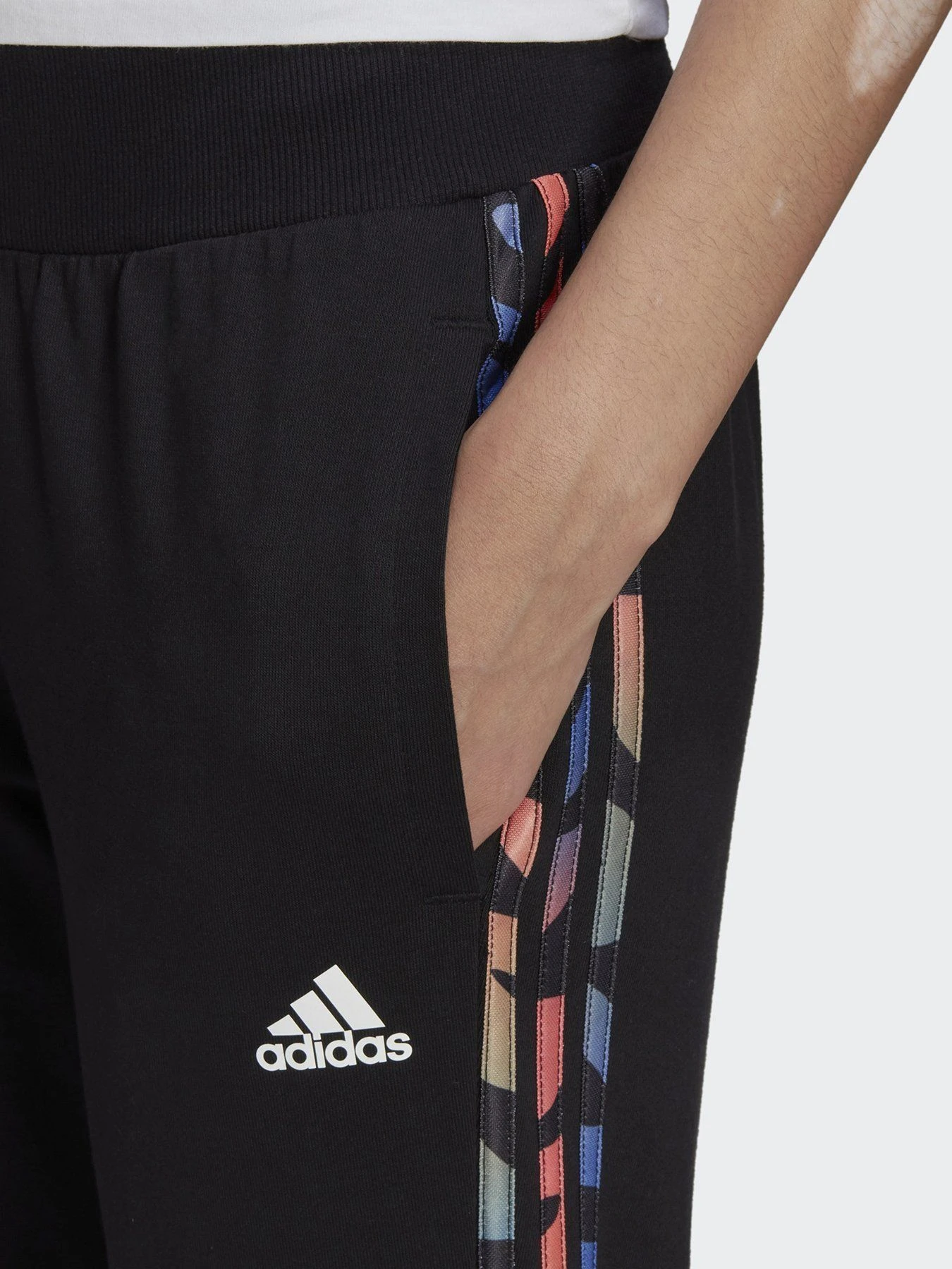 Брюки Adidas Tiger Print Sportswear модель HC1898 Фото
