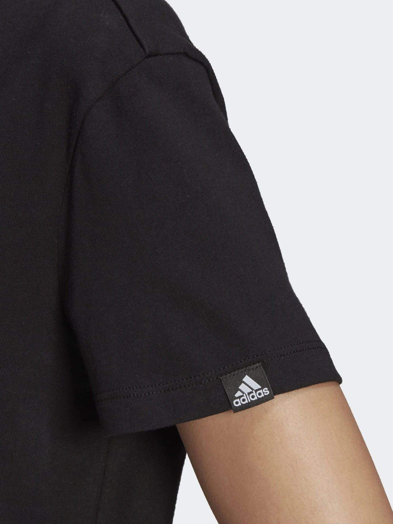 Футболки і поло Adidas FOIL BOX GRAPHIC модель HC2153 Футболки і поло Adidas FOIL BOX GRAPHIC модель HC2153 Фото