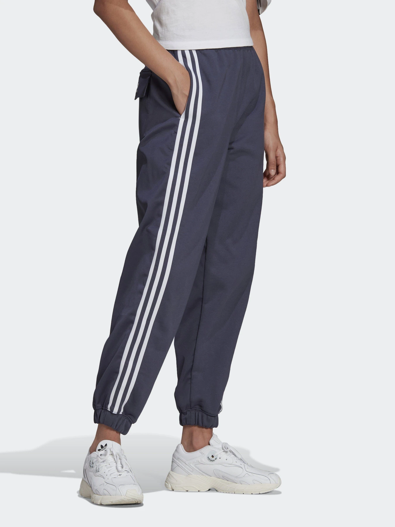 Брюки Adidas ADICOLOR CLASSICS BACK CUFF модель HC4547 Брюки Adidas ADICOLOR CLASSICS BACK CUFF модель HC4547 Фото
