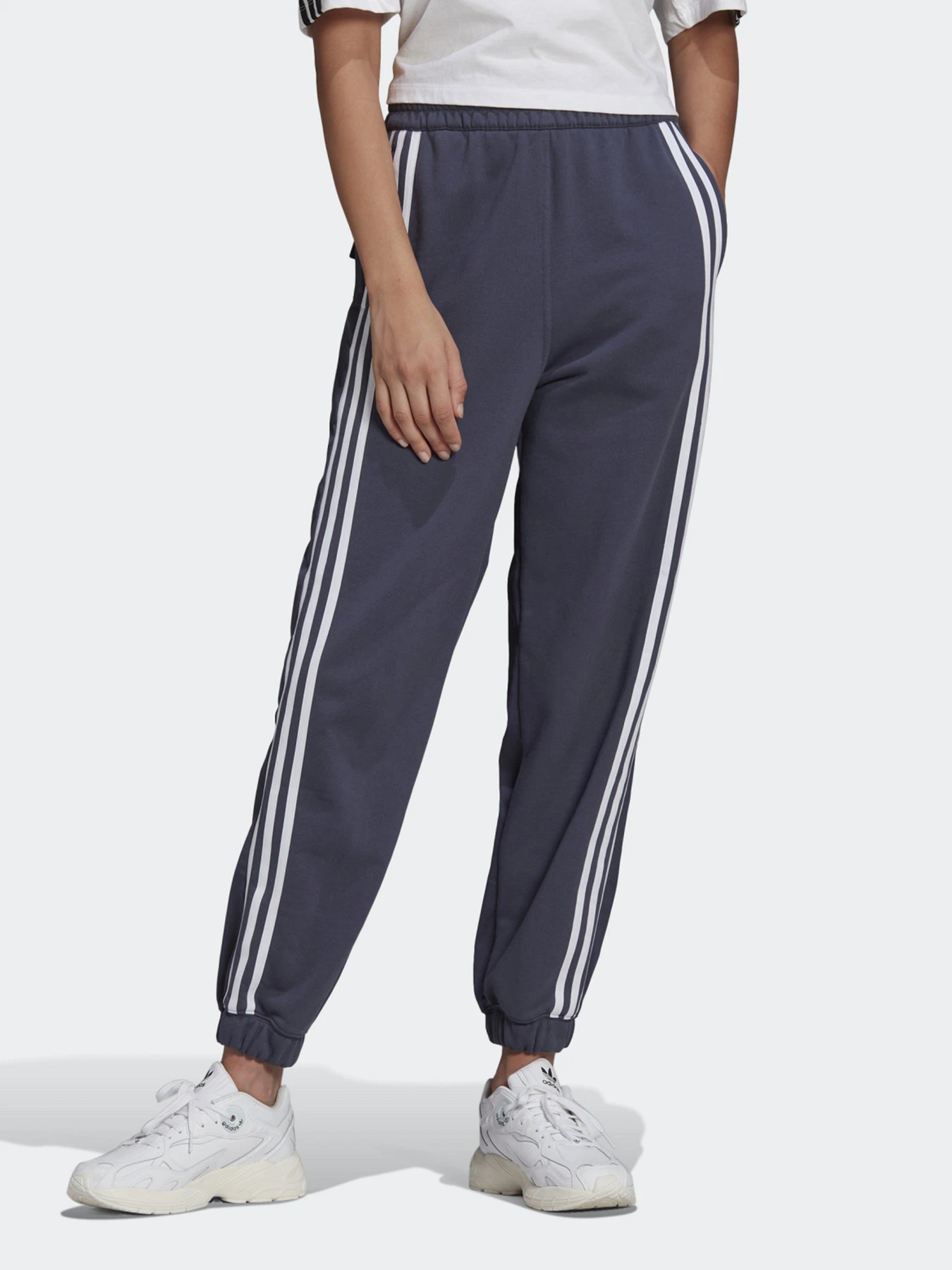Брюки Adidas ADICOLOR CLASSICS BACK CUFF модель HC4547 Брюки Adidas ADICOLOR CLASSICS BACK CUFF модель HC4547 Фото