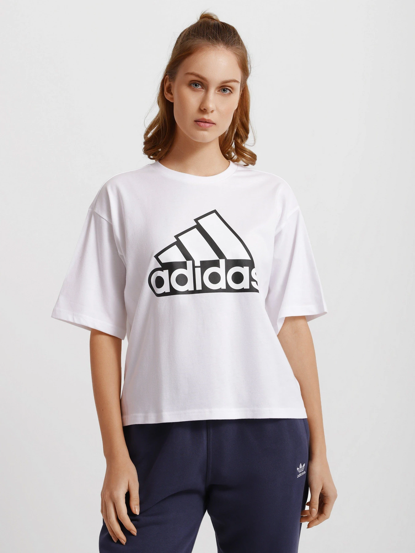 Футболки и поло Adidas Essentials Logo Boxy модель HC9183 Футболки и поло Adidas Essentials Logo Boxy модель HC9183 Фото