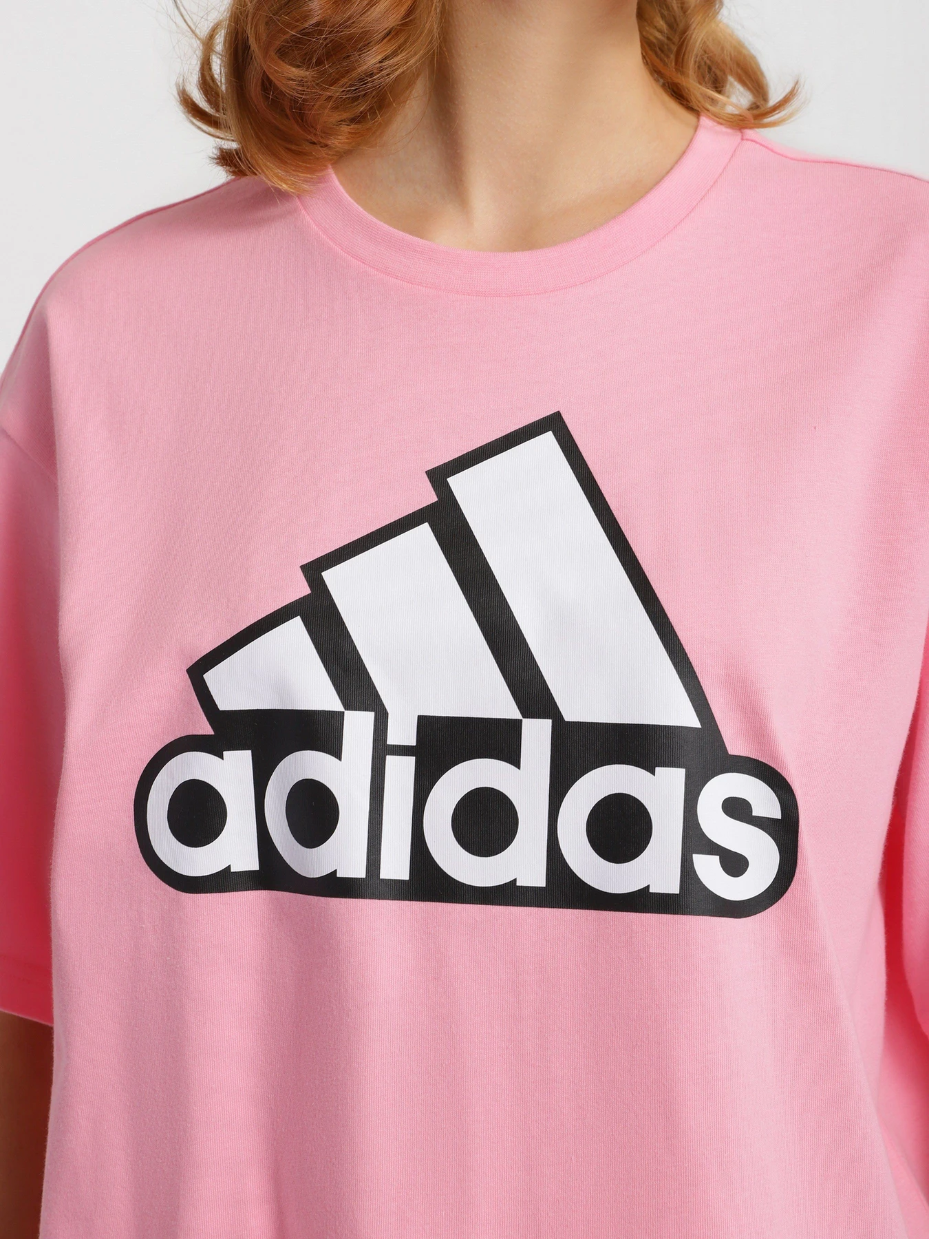Футболки і поло Adidas Essentials Logo Boxy модель HC9184 Фото