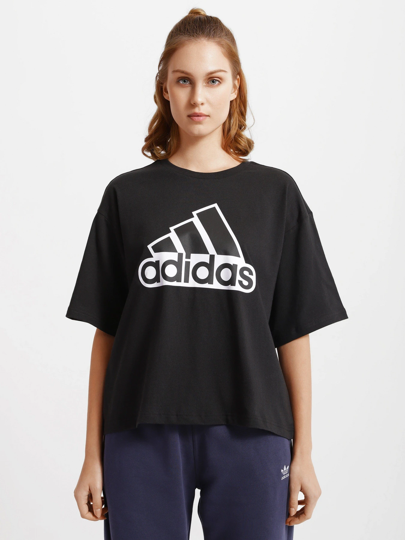 Футболки і поло Adidas Essentials Logo Boxy модель HC9189 Футболки і поло Adidas Essentials Logo Boxy модель HC9189 Фото