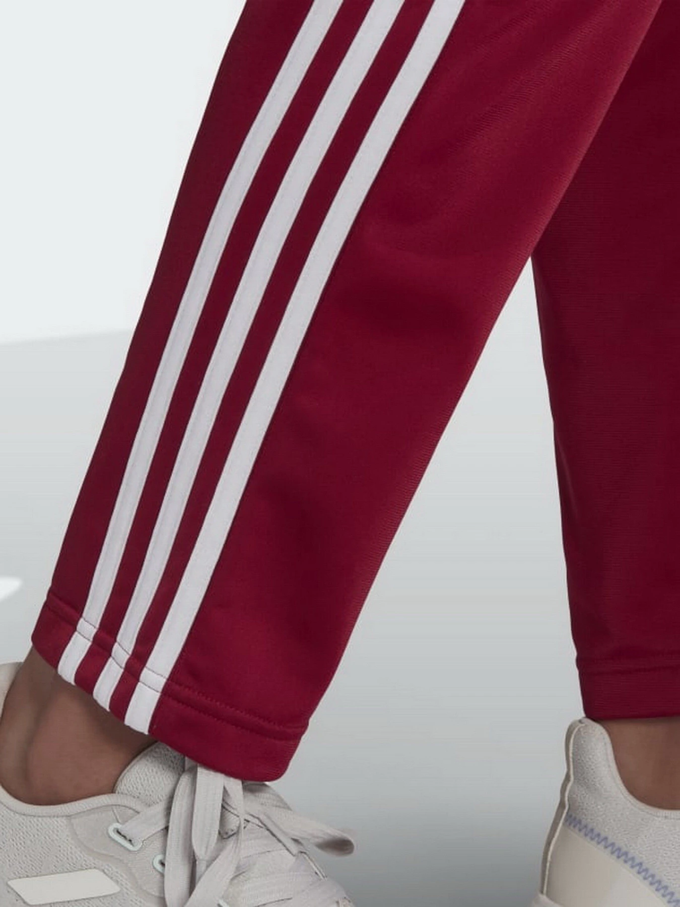 Костюмы Adidas Essentials 3-Stripes модель HD4301 Фото