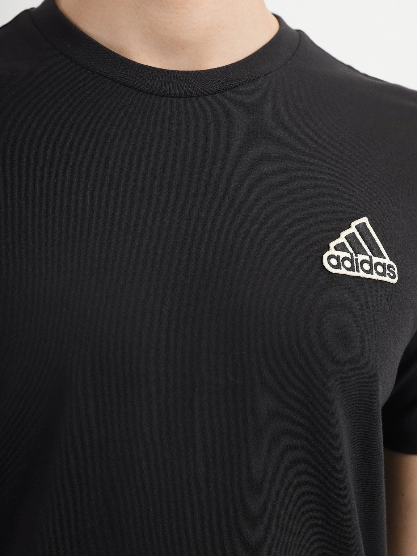 Футболки і поло Adidas Essentials Feelcomfy модель HE1817 Футболки і поло Adidas Essentials Feelcomfy модель HE1817 Фото