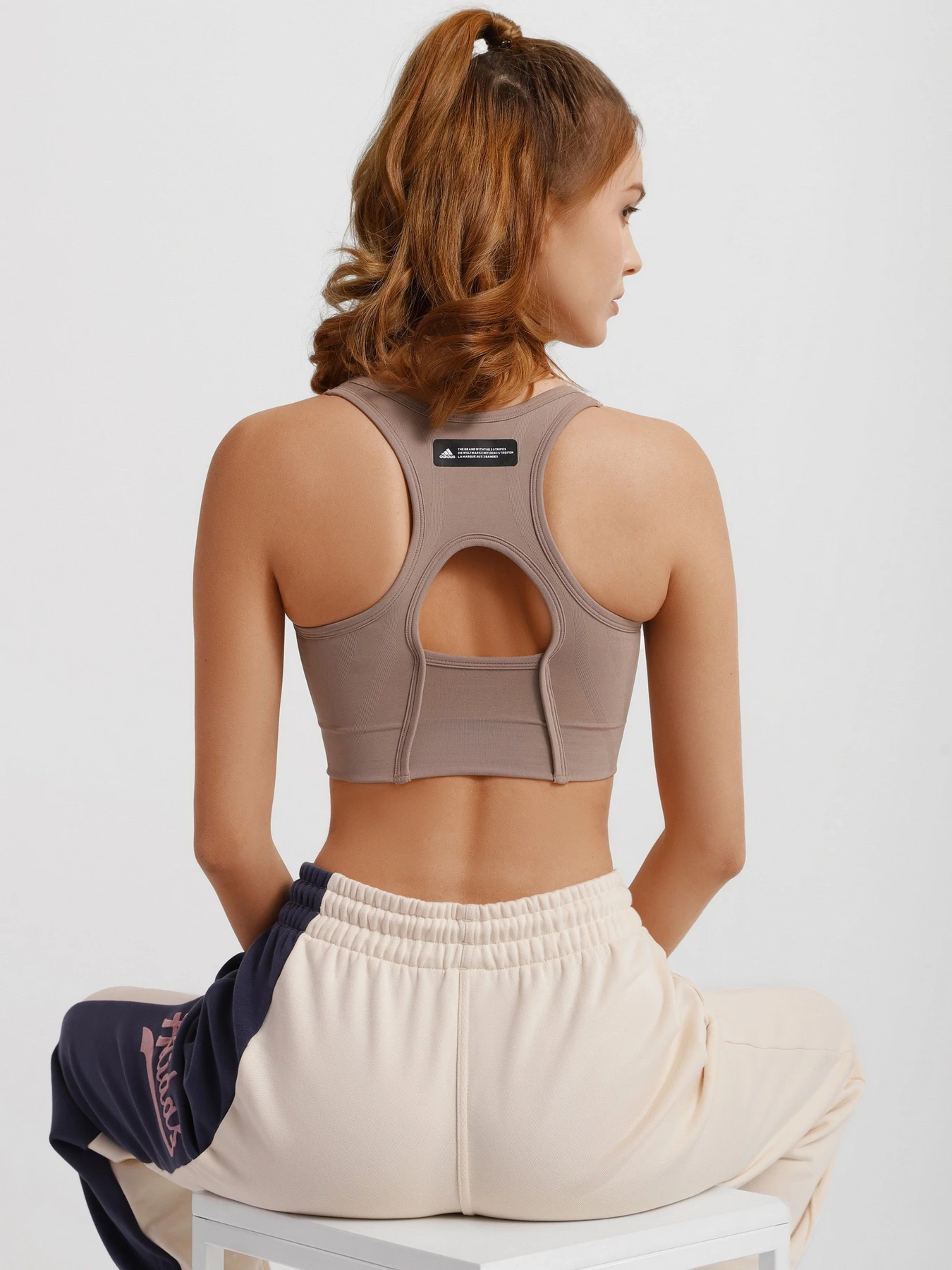 Футболки и поло Adidas Formotion Sculpt Medium-Support модель HE2106 Футболки и поло Adidas Formotion Sculpt Medium-Support модель HE2106 Фото