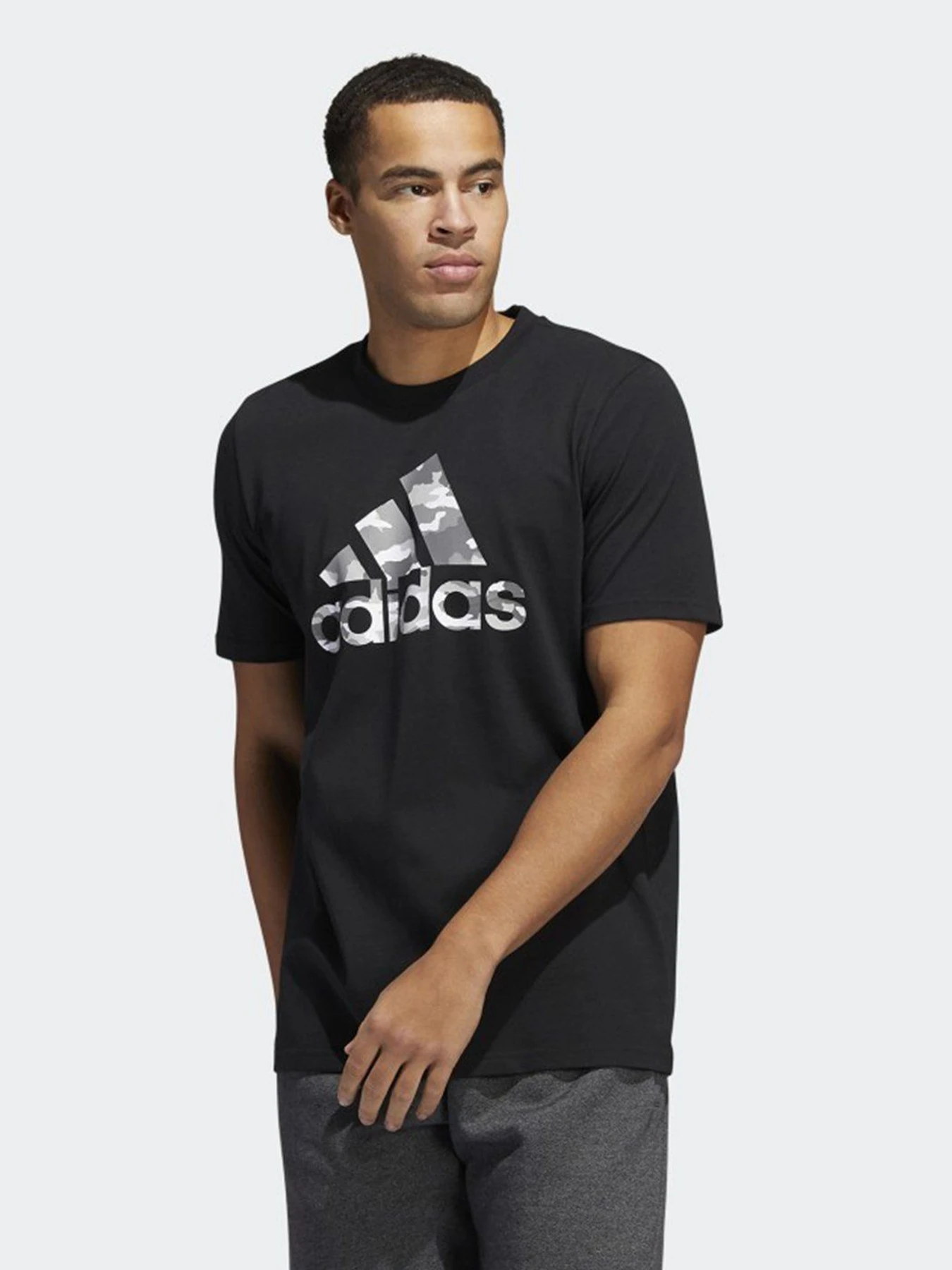 Футболки і поло Adidas Camo Badge of Sport Graphic модель HE2370 Футболки і поло Adidas Camo Badge of Sport Graphic модель HE2370 Фото
