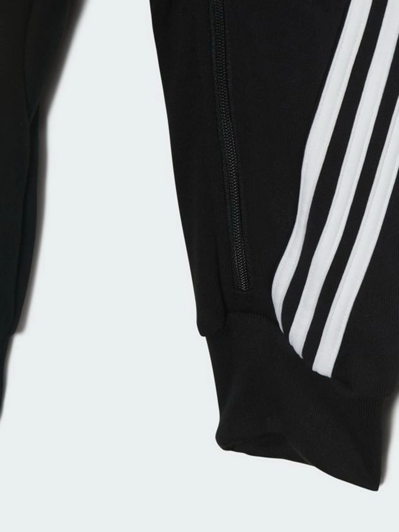 Костюмы Adidas Future Icons 3-Stripes модель HF1968 Костюмы Adidas Future Icons 3-Stripes модель HF1968 Фото