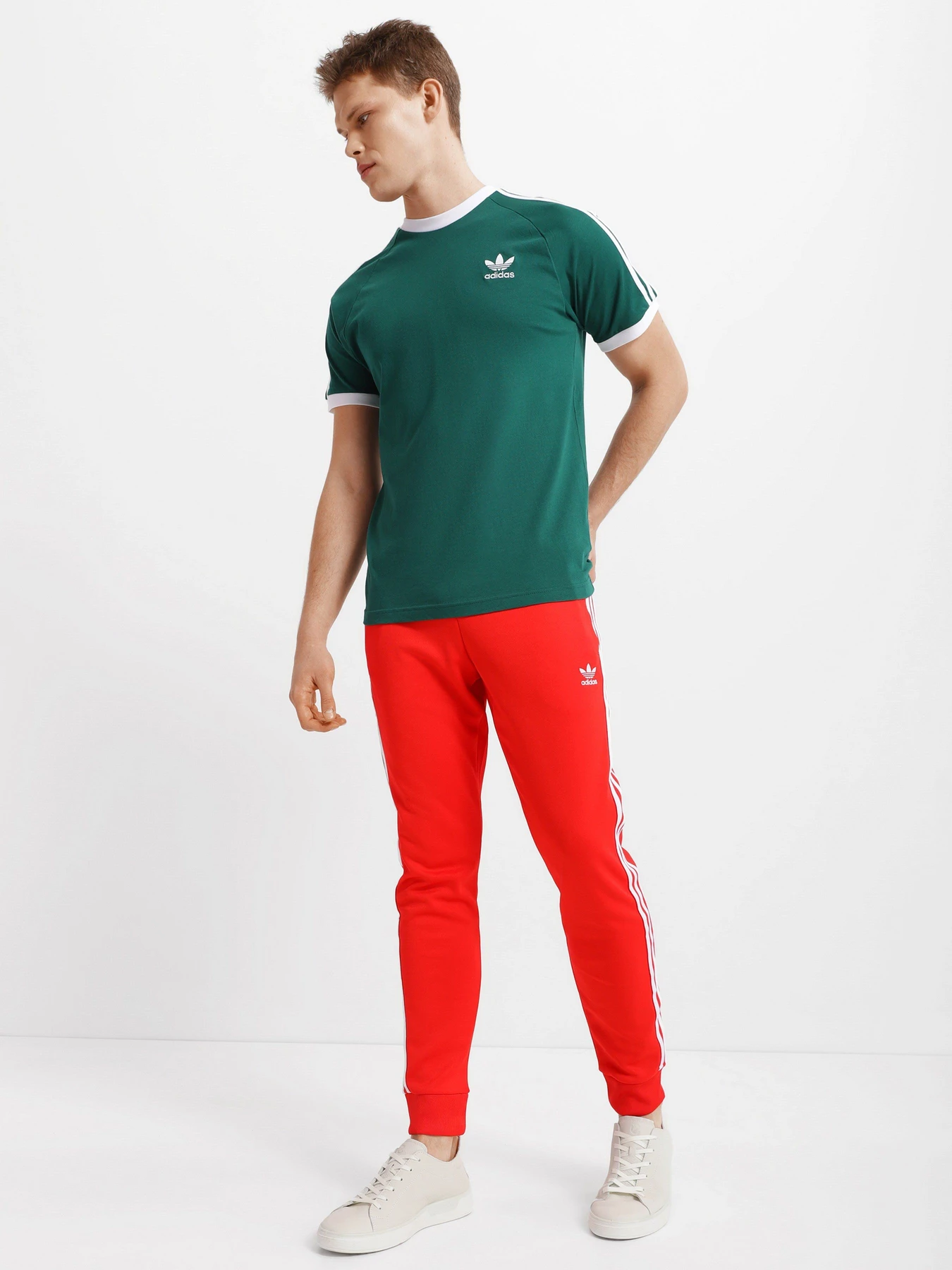Брюки Adidas Adicolor Classics Primeblue Sst модель HF2134 Брюки Adidas Adicolor Classics Primeblue Sst модель HF2134 Фото