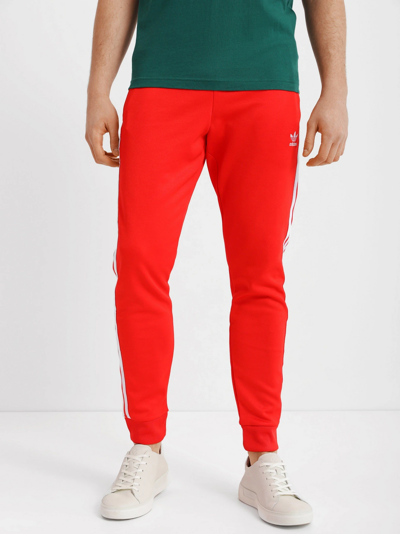 Брюки Adidas Adicolor Classics Primeblue Sst модель HF2134 Брюки Adidas Adicolor Classics Primeblue Sst модель HF2134 Фото