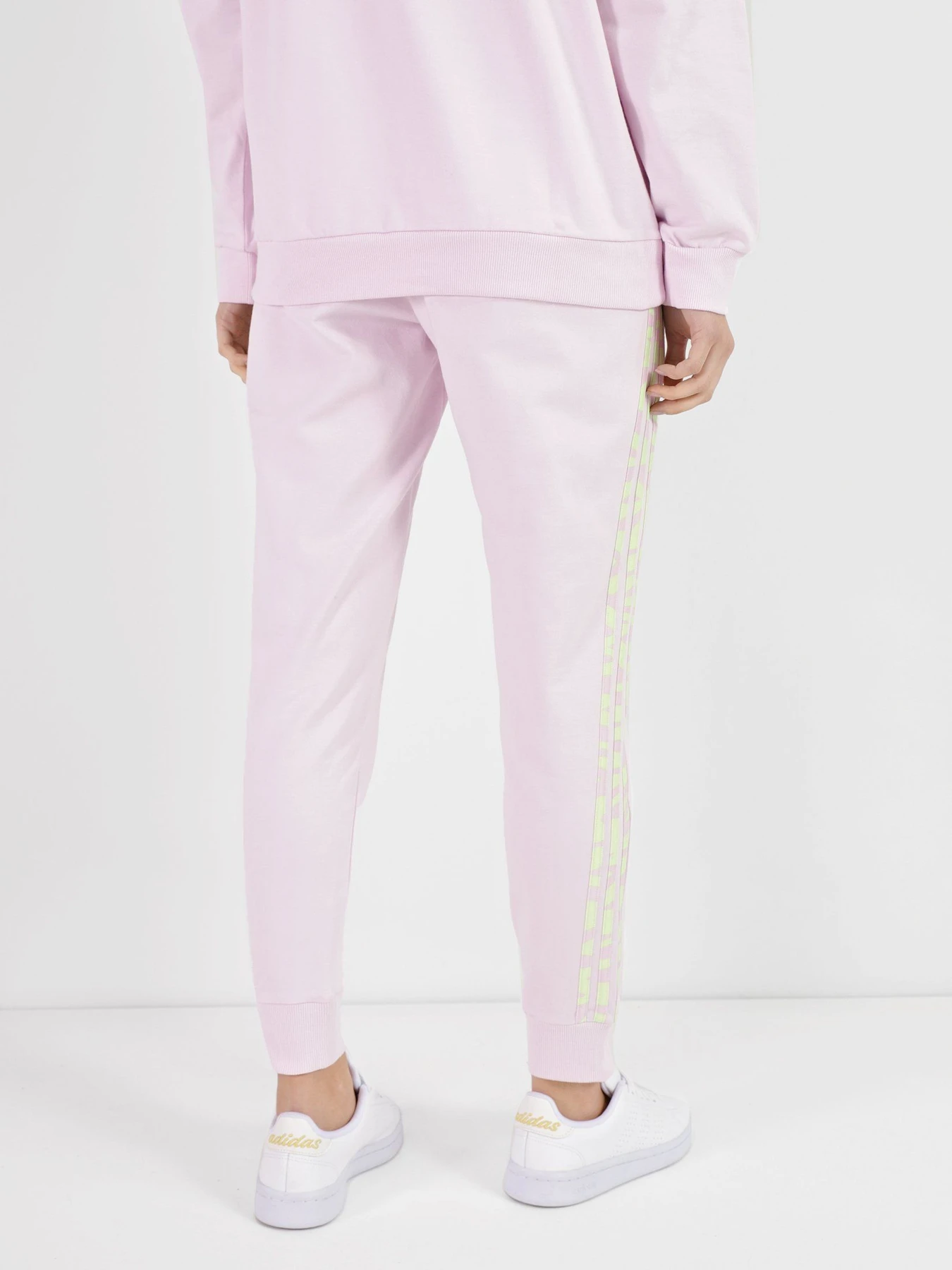 Брюки Adidas Tiger Print Sportswear модель HF4632 Фото