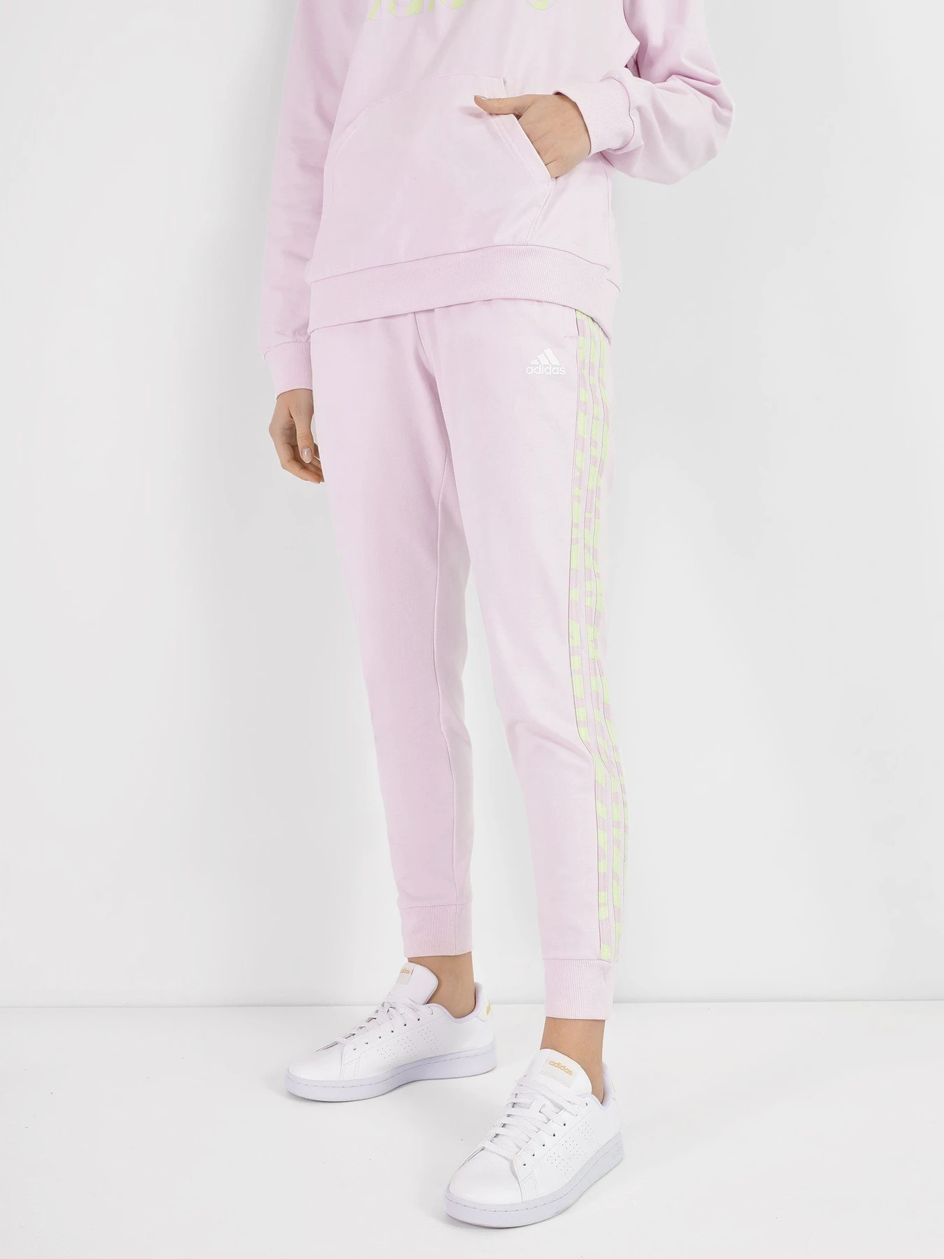 Брюки Adidas Tiger Print Sportswear модель HF4632 Фото