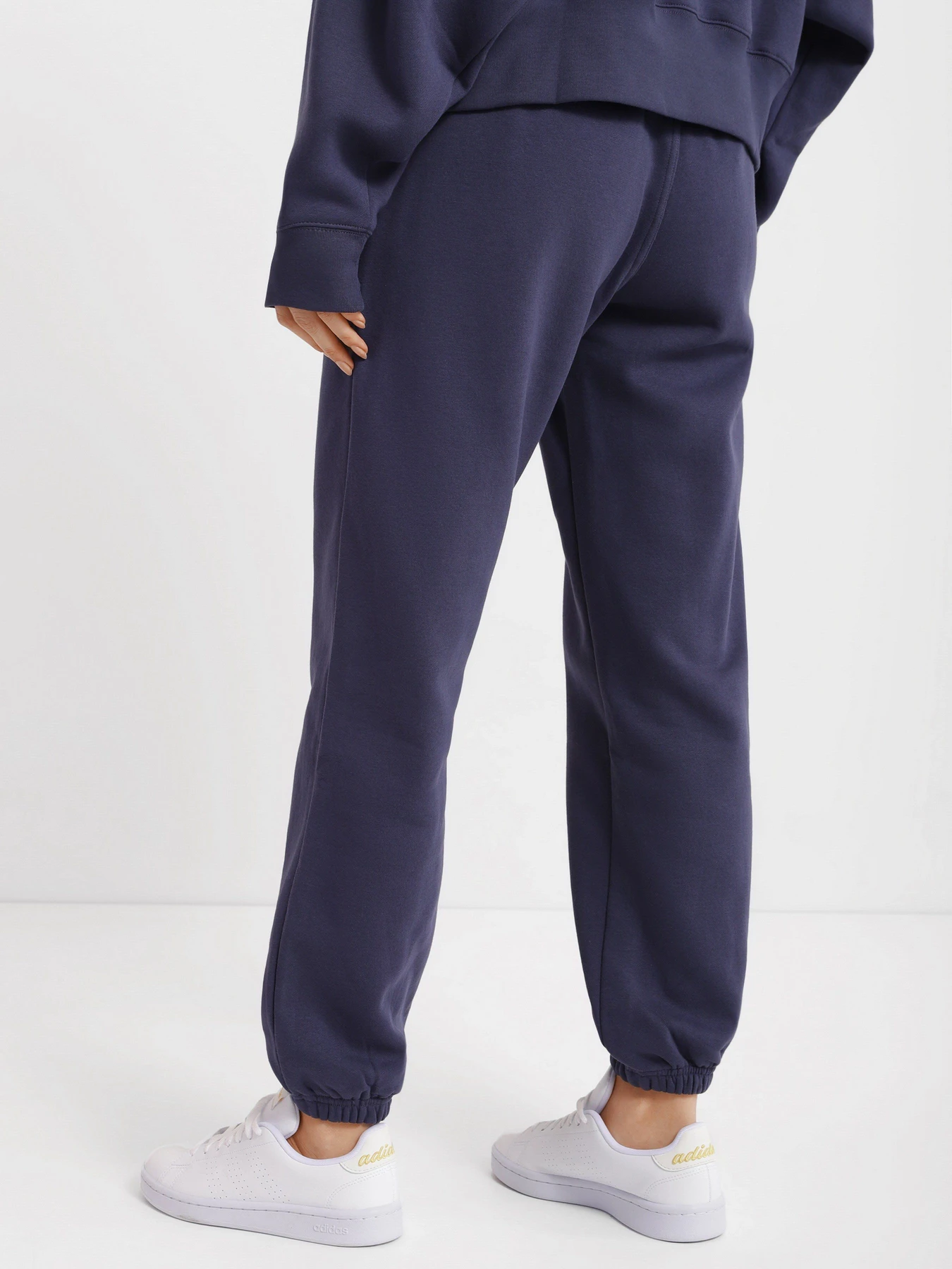 Брюки Adidas Adicolor Essentials Fleece модель HF7514 Брюки Adidas Adicolor Essentials Fleece модель HF7514 Фото