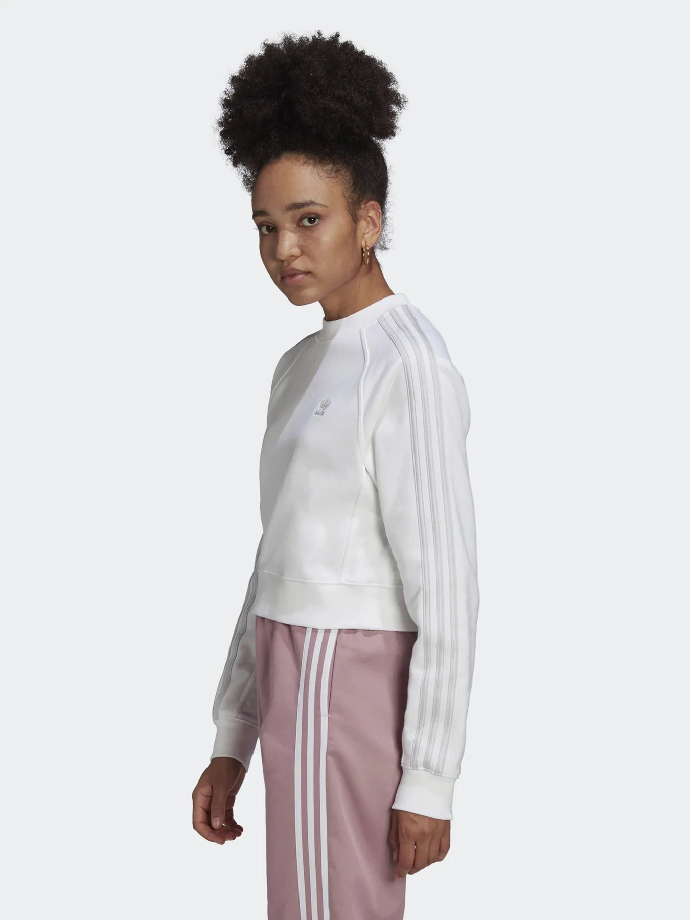 Худи и свитшоты Adidas ADICOLOR CLASSICS HIGH SHINE CREW модель HF7531 Худи и свитшоты Adidas ADICOLOR CLASSICS HIGH SHINE CREW модель HF7531 Фото