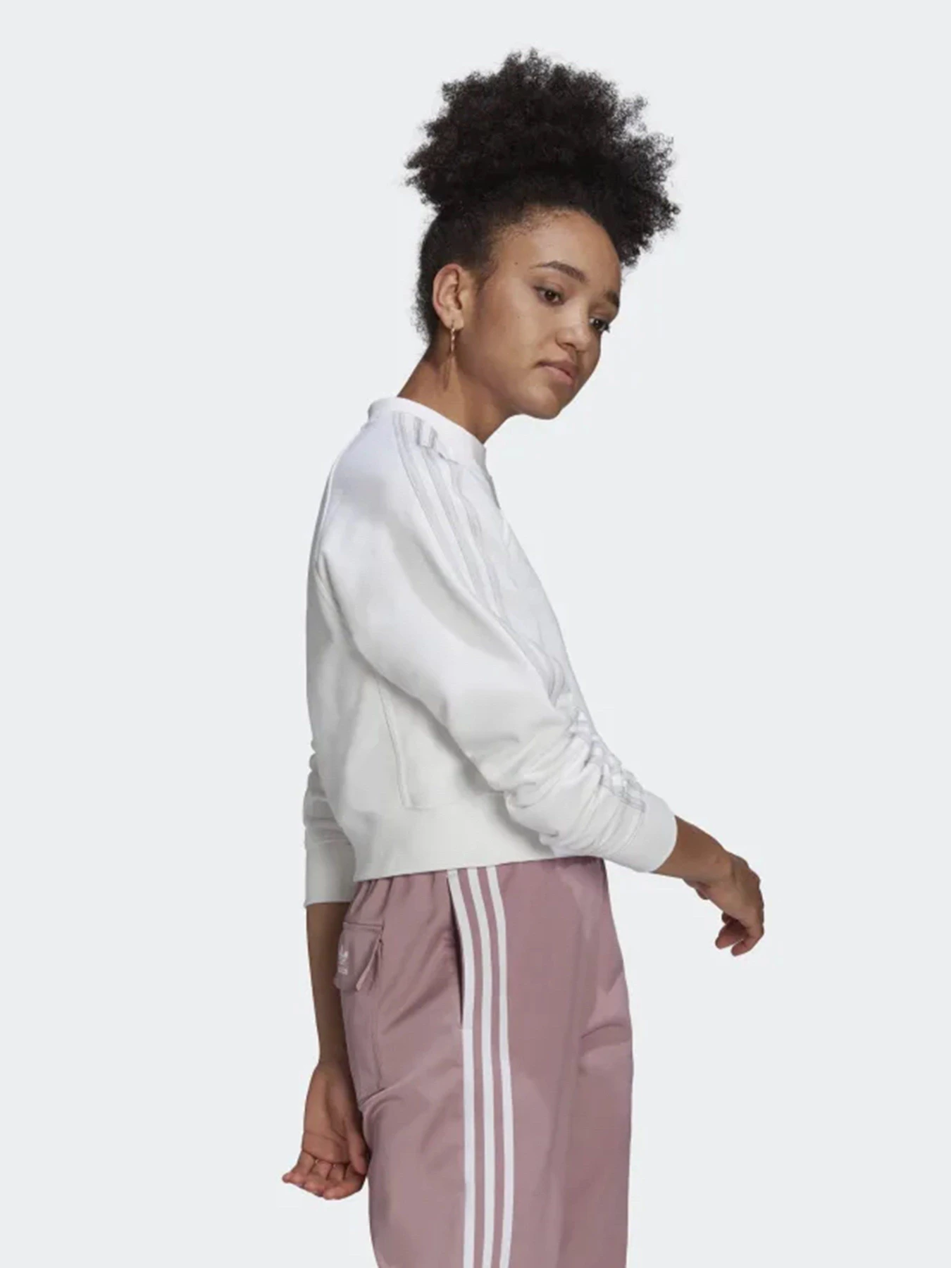 Худи и свитшоты Adidas ADICOLOR CLASSICS HIGH SHINE CREW модель HF7531 Худи и свитшоты Adidas ADICOLOR CLASSICS HIGH SHINE CREW модель HF7531 Фото