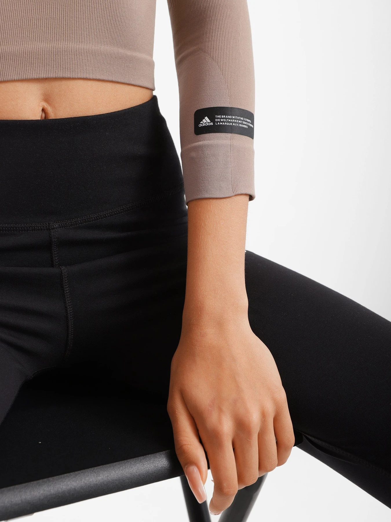 Худи и свитшоты Adidas FORMOTION TEE модель HI5424 Худи и свитшоты Adidas FORMOTION TEE модель HI5424 Фото