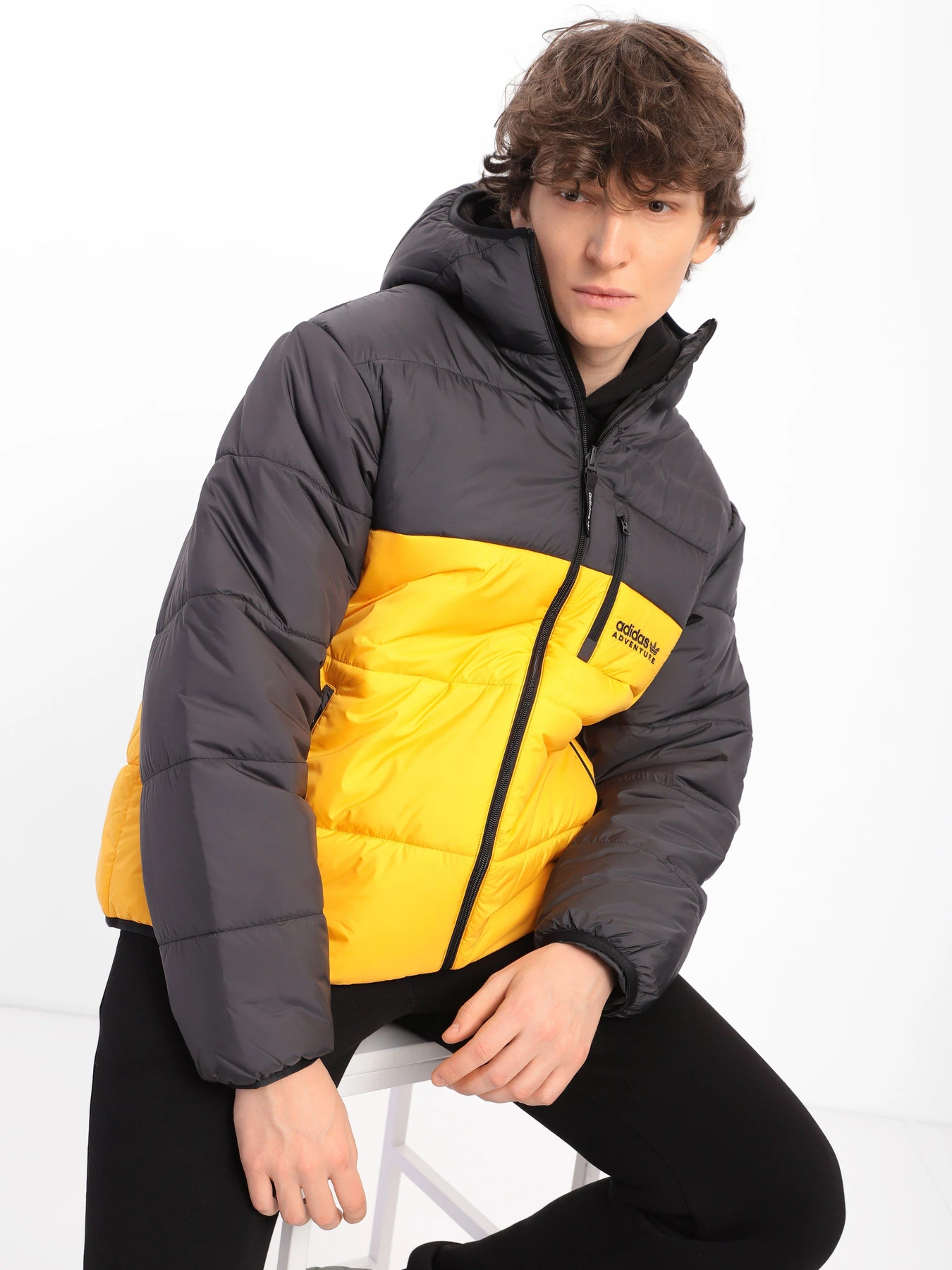 Куртки та дублянки Adidas Adventure модель H13573 Фото