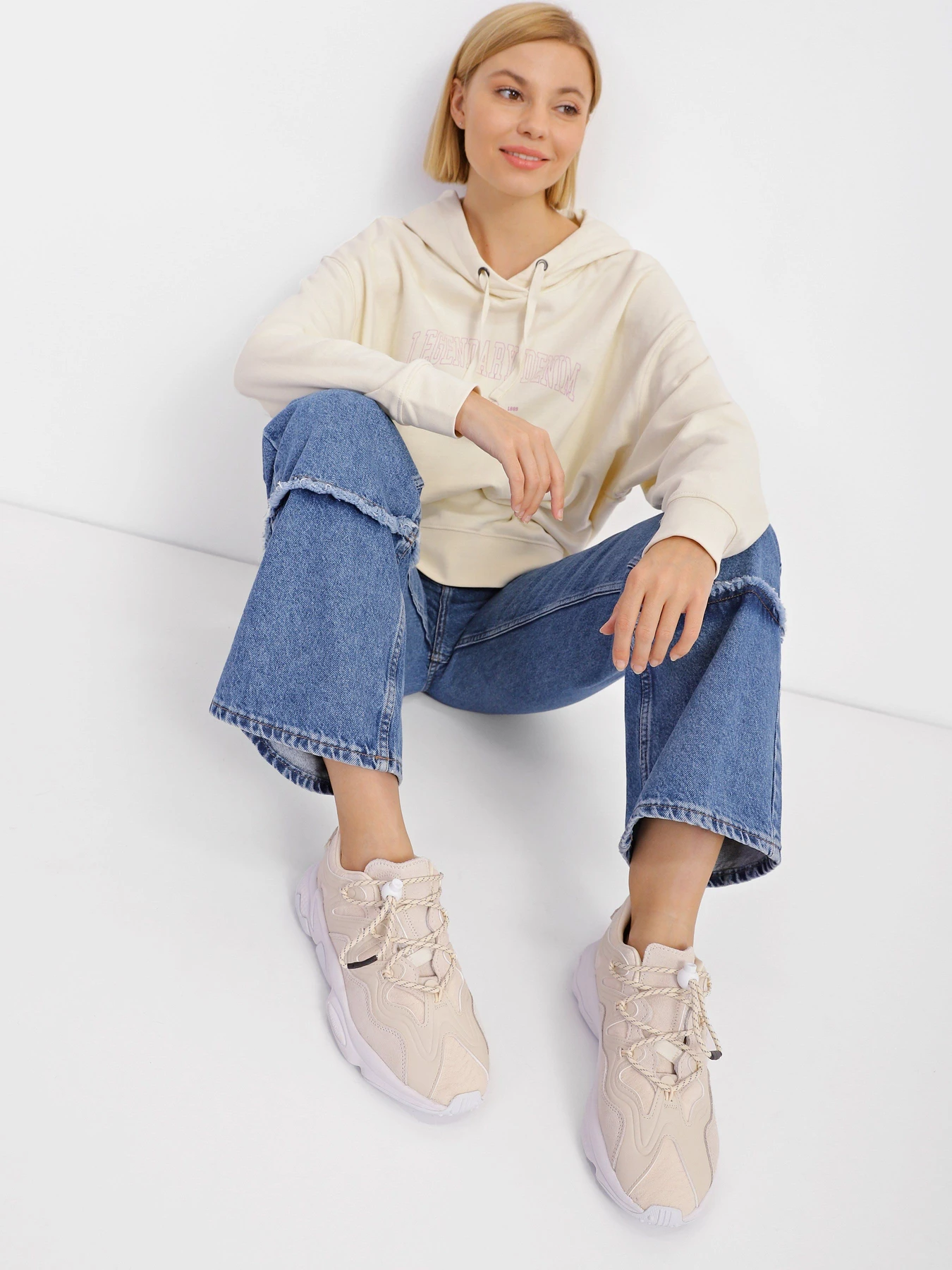 Кроссовки Adidas OZWEEGO PLUS модель H01183 Фото