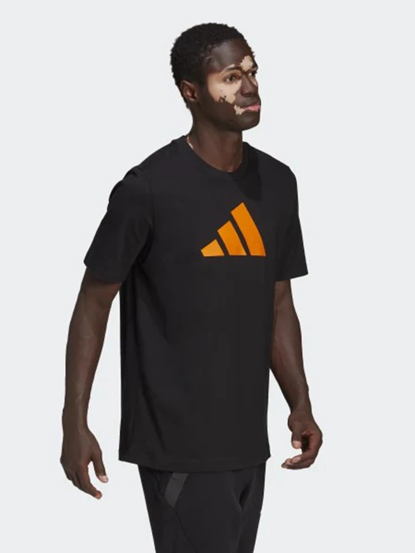 Футболки і поло Adidas Future Icons модель HF4757 Футболки і поло Adidas Future Icons модель HF4757 Фото