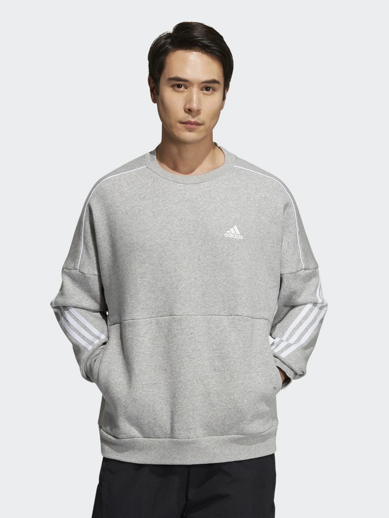 Худи и свитшоты Adidas SPORTSWEAR модель GT6349 Худи и свитшоты Adidas SPORTSWEAR модель GT6349 Фото