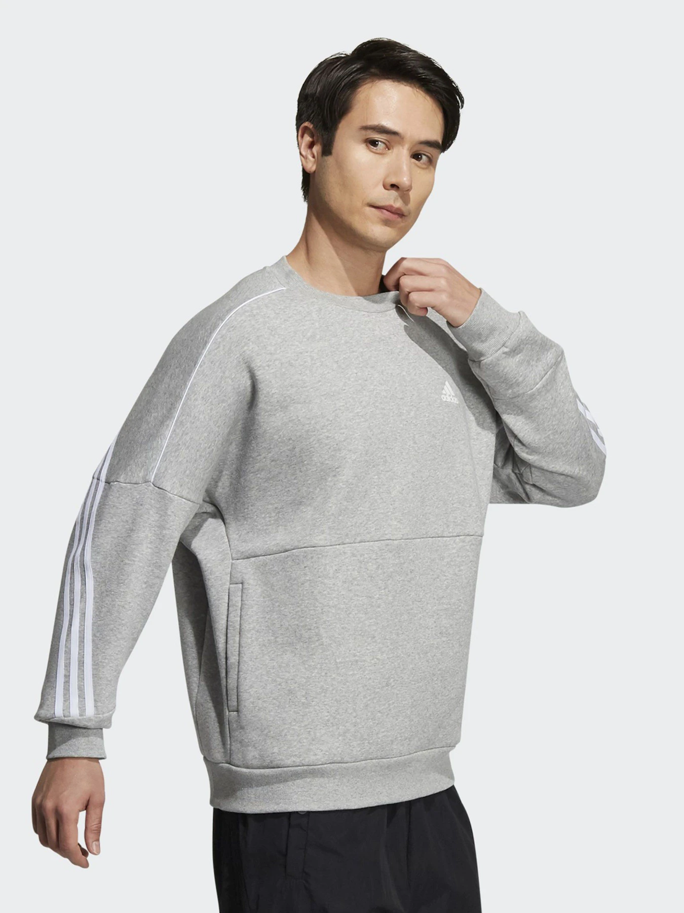 Худи и свитшоты Adidas SPORTSWEAR модель GT6349 Худи и свитшоты Adidas SPORTSWEAR модель GT6349 Фото