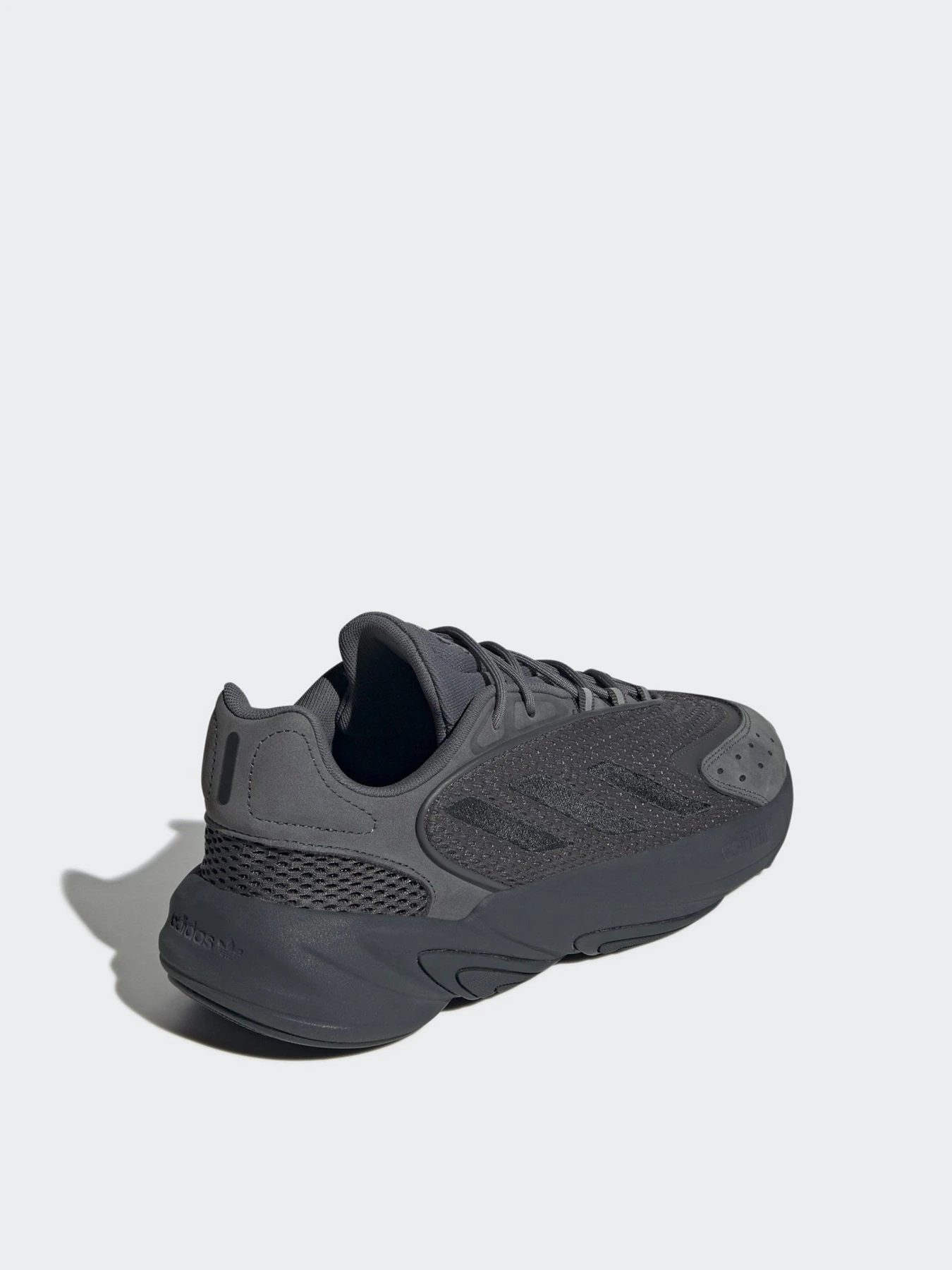 Кроссовки Adidas OZELIA модель GX3254 Кроссовки Adidas OZELIA модель GX3254 Фото