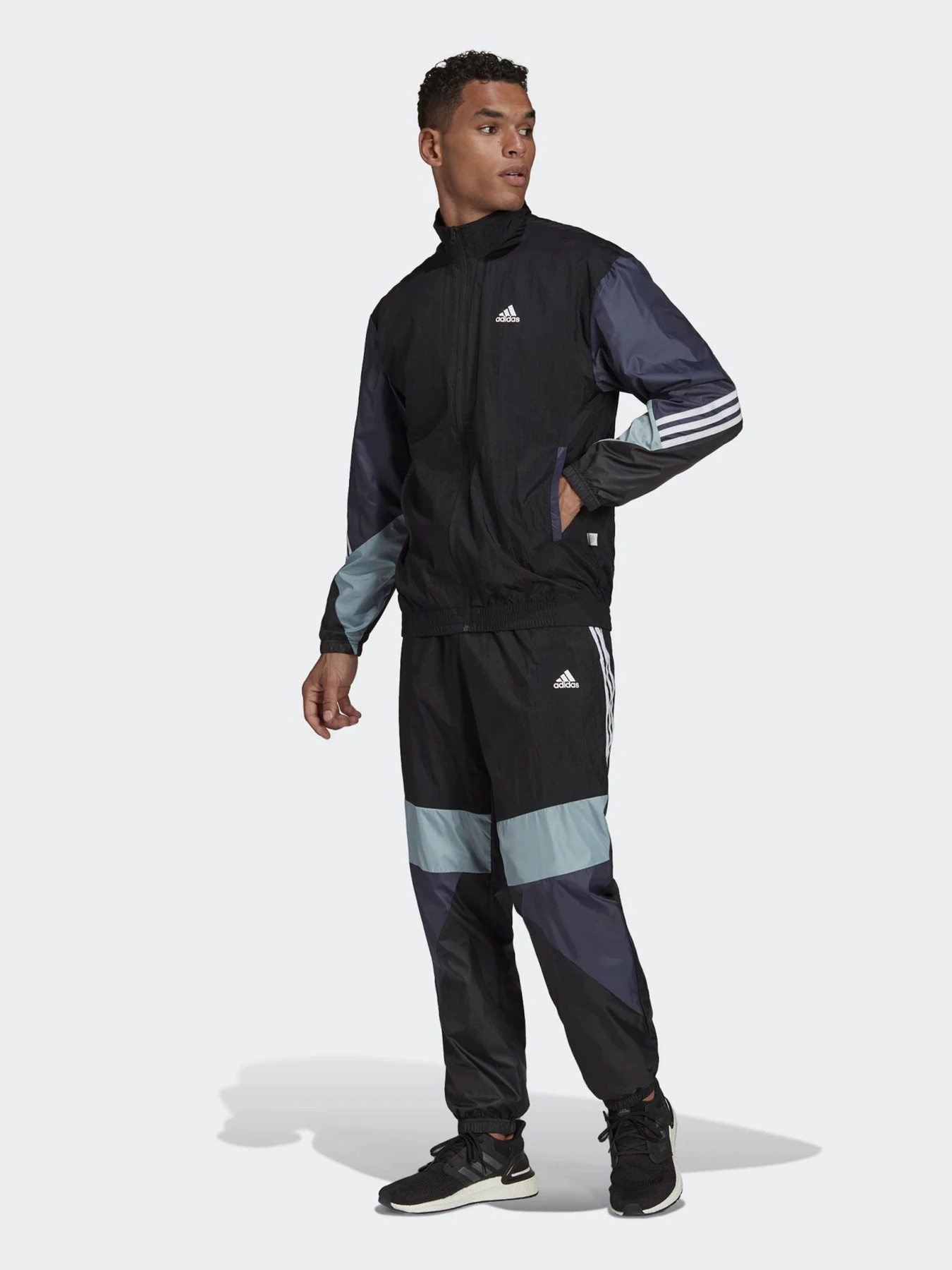 Костюмы Adidas Future Retro Sportswear модель HE2230 Костюмы Adidas Future Retro Sportswear модель HE2230 Фото