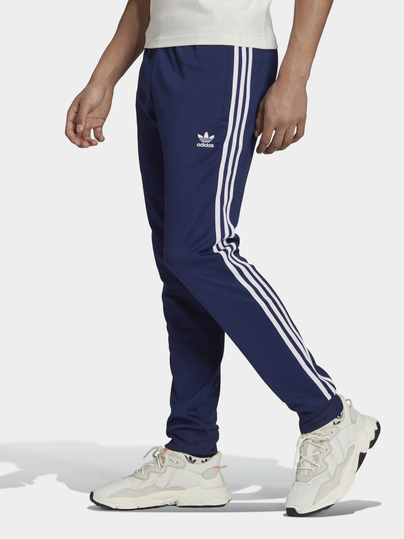Брюки Adidas Adicolor Classics Primeblue Sst модель H06714 Фото