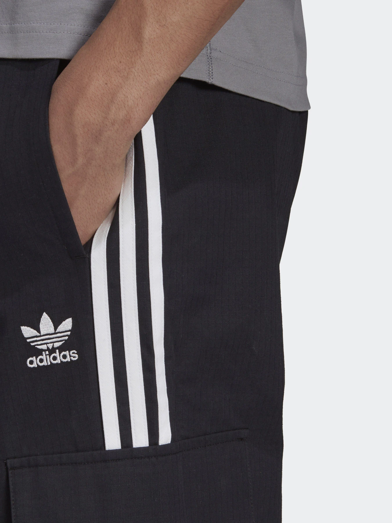 Брюки Adidas Adicolor Classics 3-Stripes модель H09117 Брюки Adidas Adicolor Classics 3-Stripes модель H09117 Фото