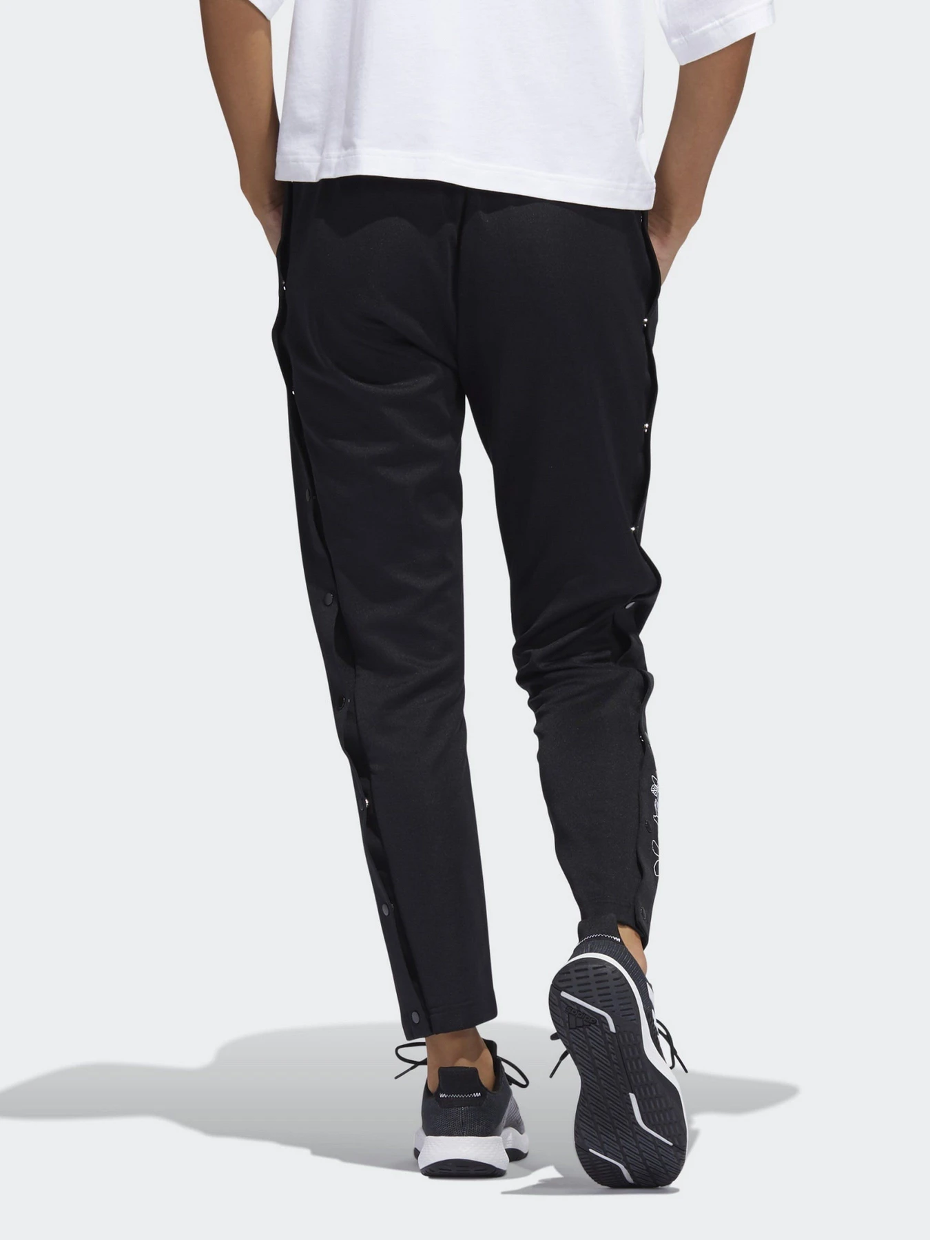 Брюки Adidas Graphic Snap модель GJ6557 Брюки Adidas Graphic Snap модель GJ6557 Фото