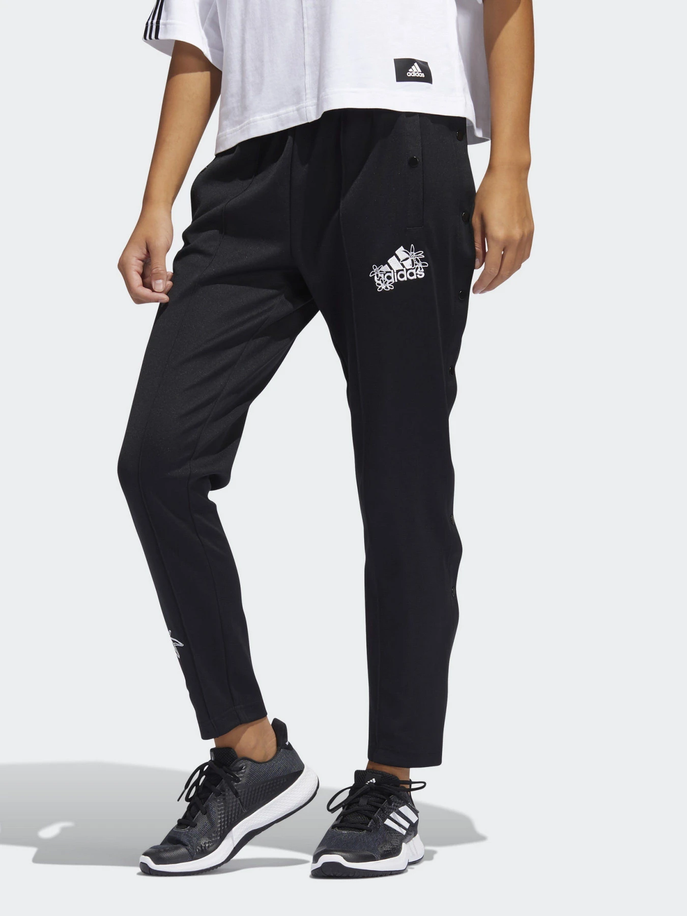Брюки Adidas Graphic Snap модель GJ6557 Брюки Adidas Graphic Snap модель GJ6557 Фото