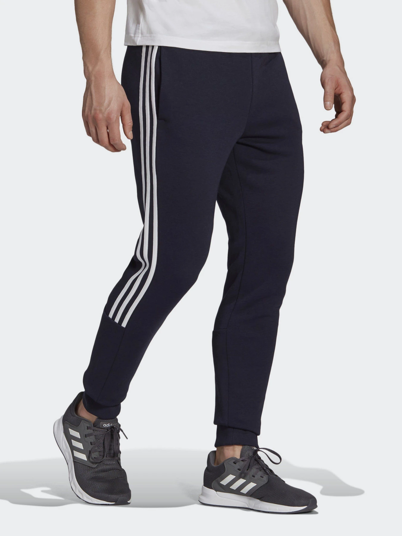 Брюки Adidas ESSENTIALS FLEECE TAPERED CUFF 3-STRIPES модель GK8977 Фото