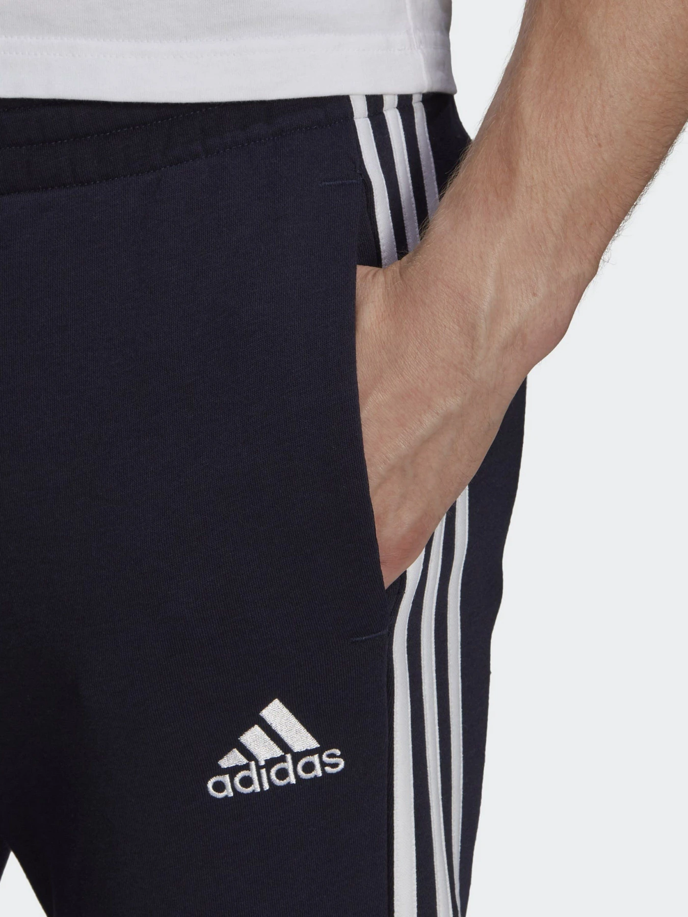 Брюки Adidas ESSENTIALS FLEECE TAPERED CUFF 3-STRIPES модель GK8977 Фото