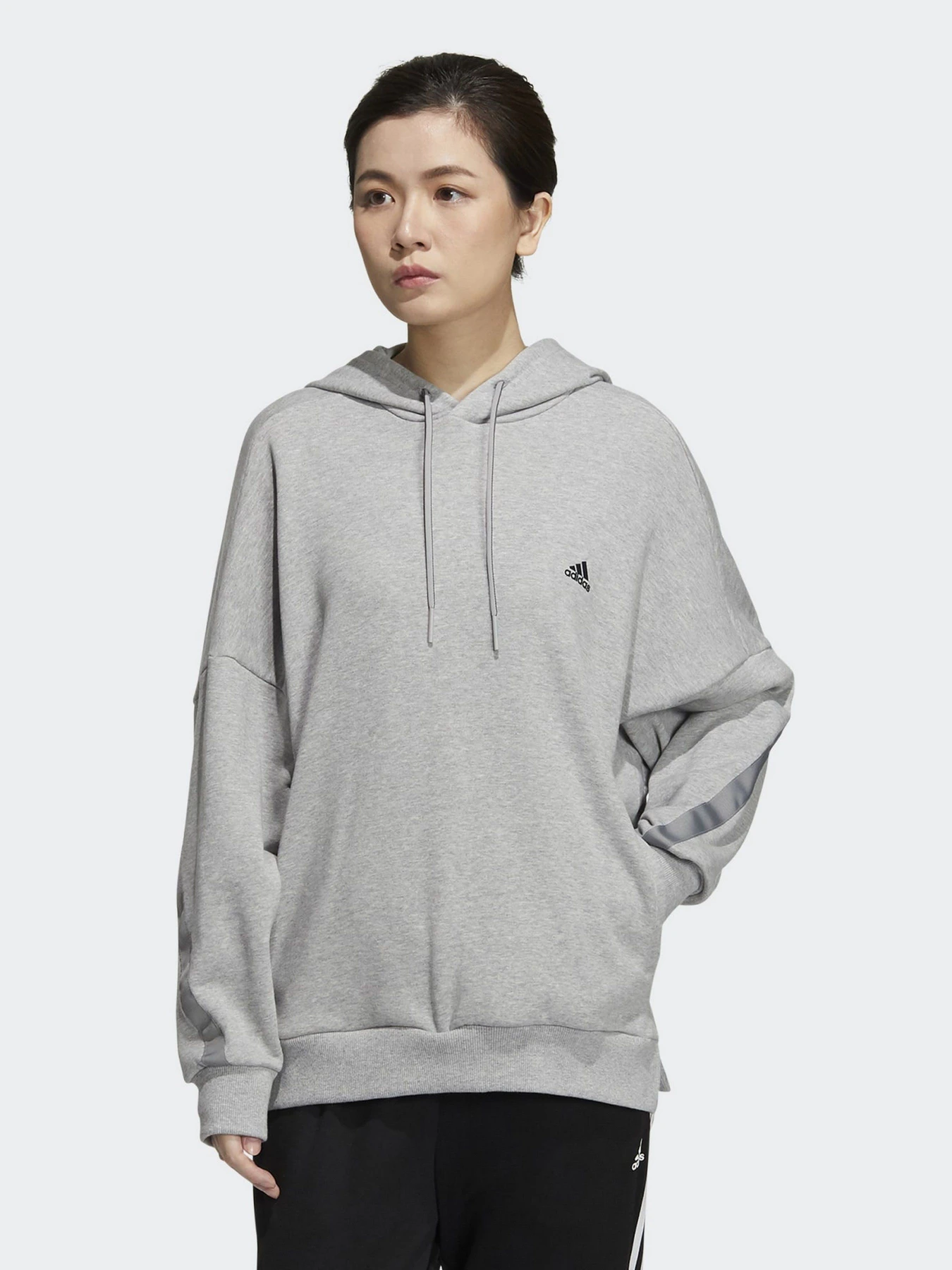 Худи и свитшоты Adidas Wording Loose Fit модель HC2542 Фото