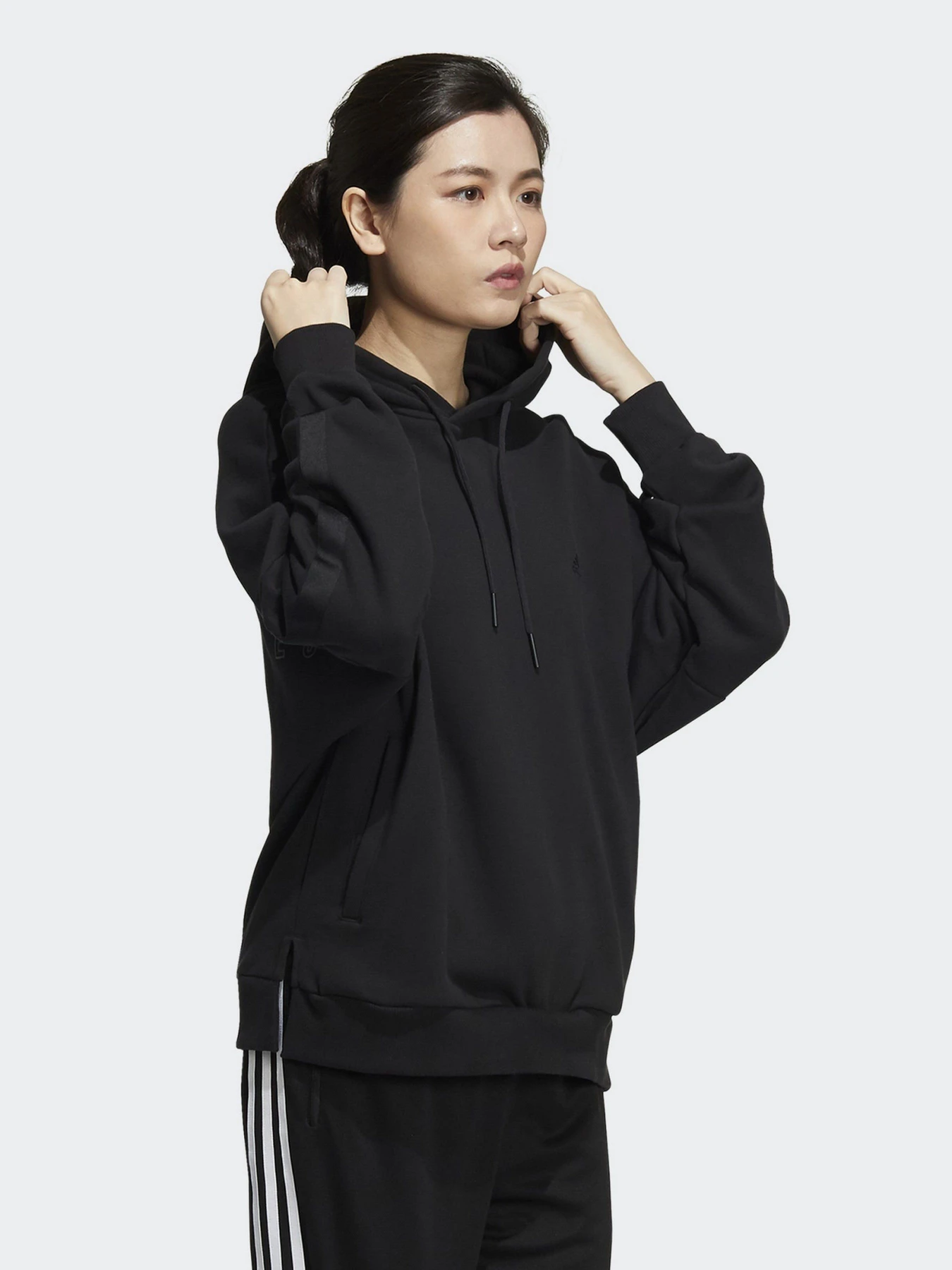 Худі та світшоти Adidas Wording Loose Fit модель HC2543 Фото