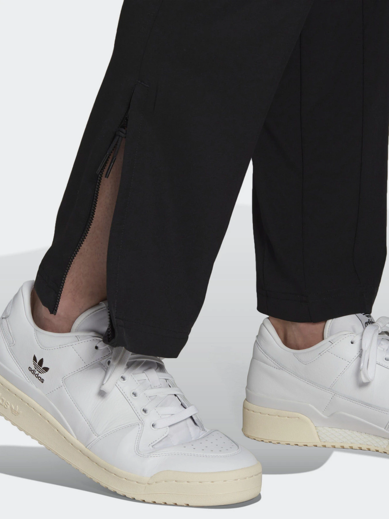 Штани Adidas ADICOLOR TREFOIL TEC LUXE модель HC4543 Фото
