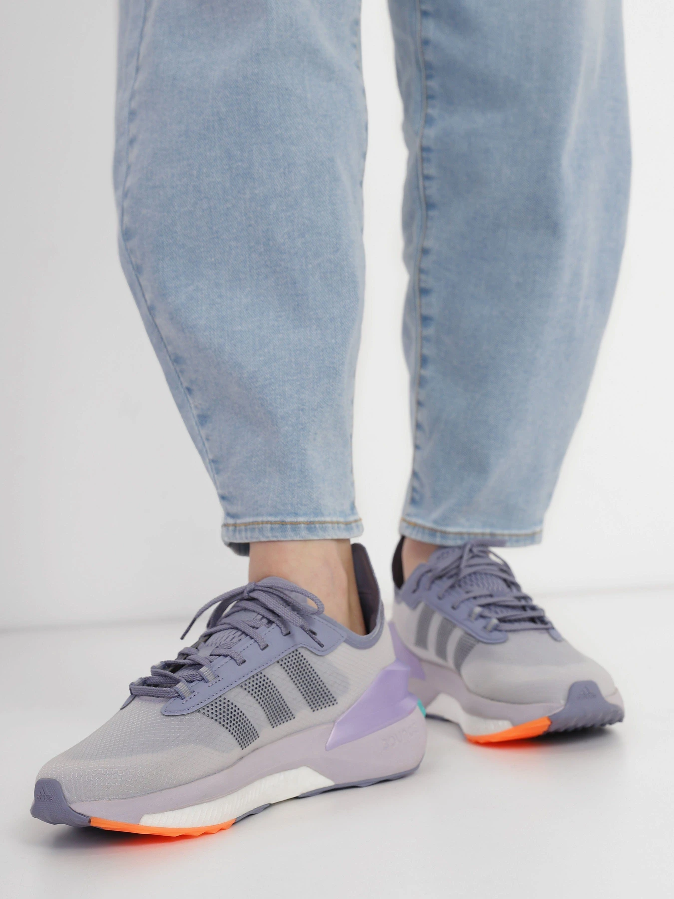 Кросівки Adidas Avryn модель HP5979 Фото