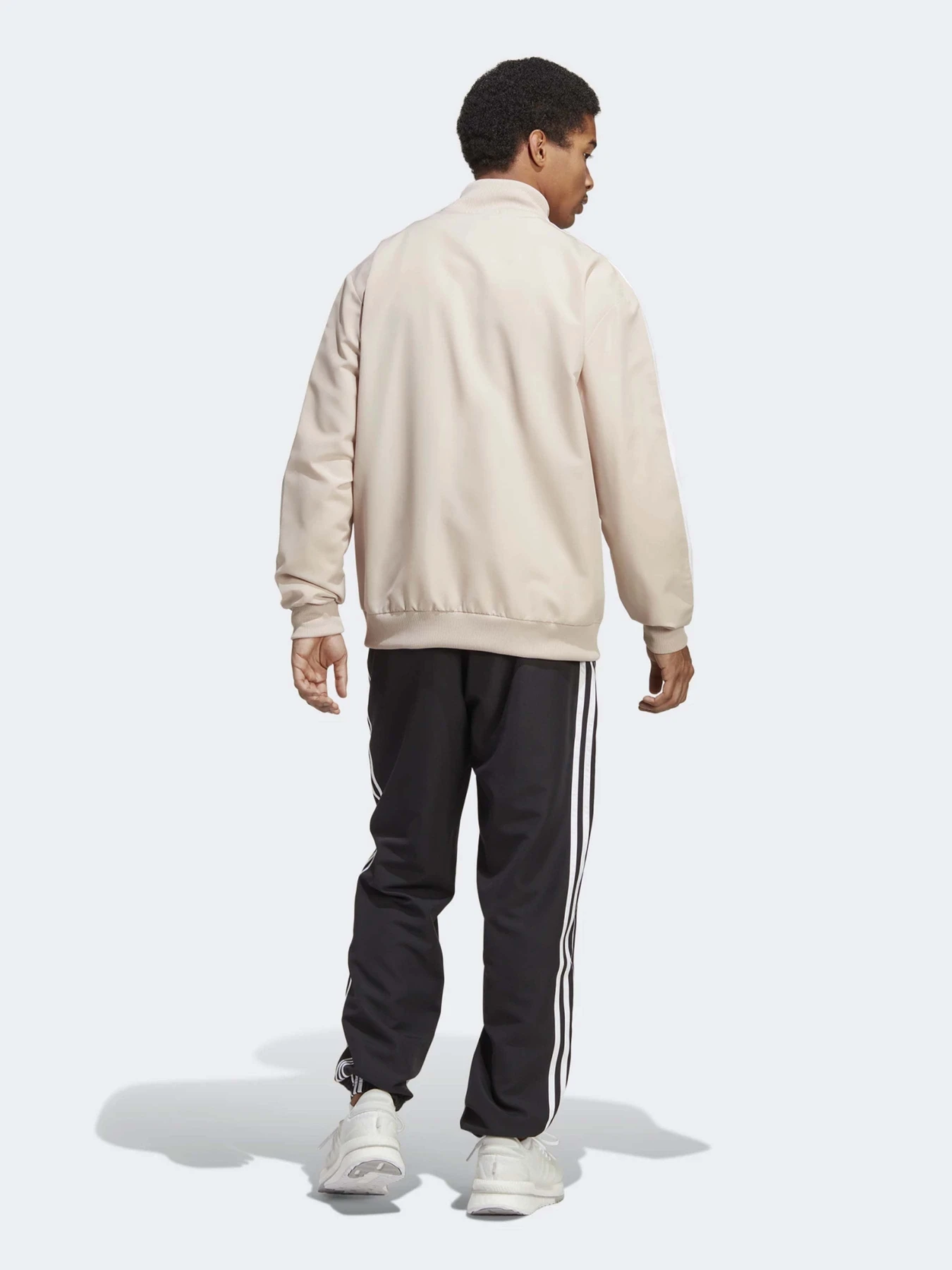 Костюмы Adidas Essentials модель IC6770 Костюмы Adidas Essentials модель IC6770 Фото
