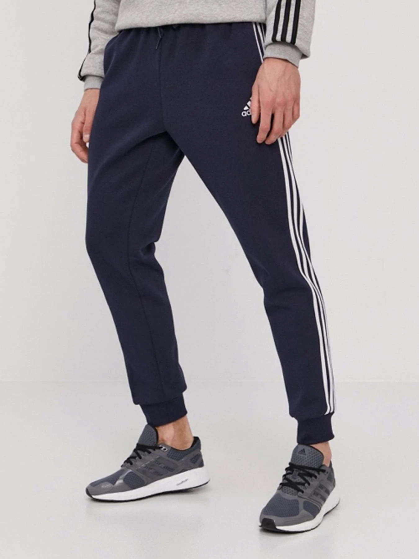 Брюки Adidas Essentials модель GK8823 Брюки Adidas Essentials модель GK8823 Фото