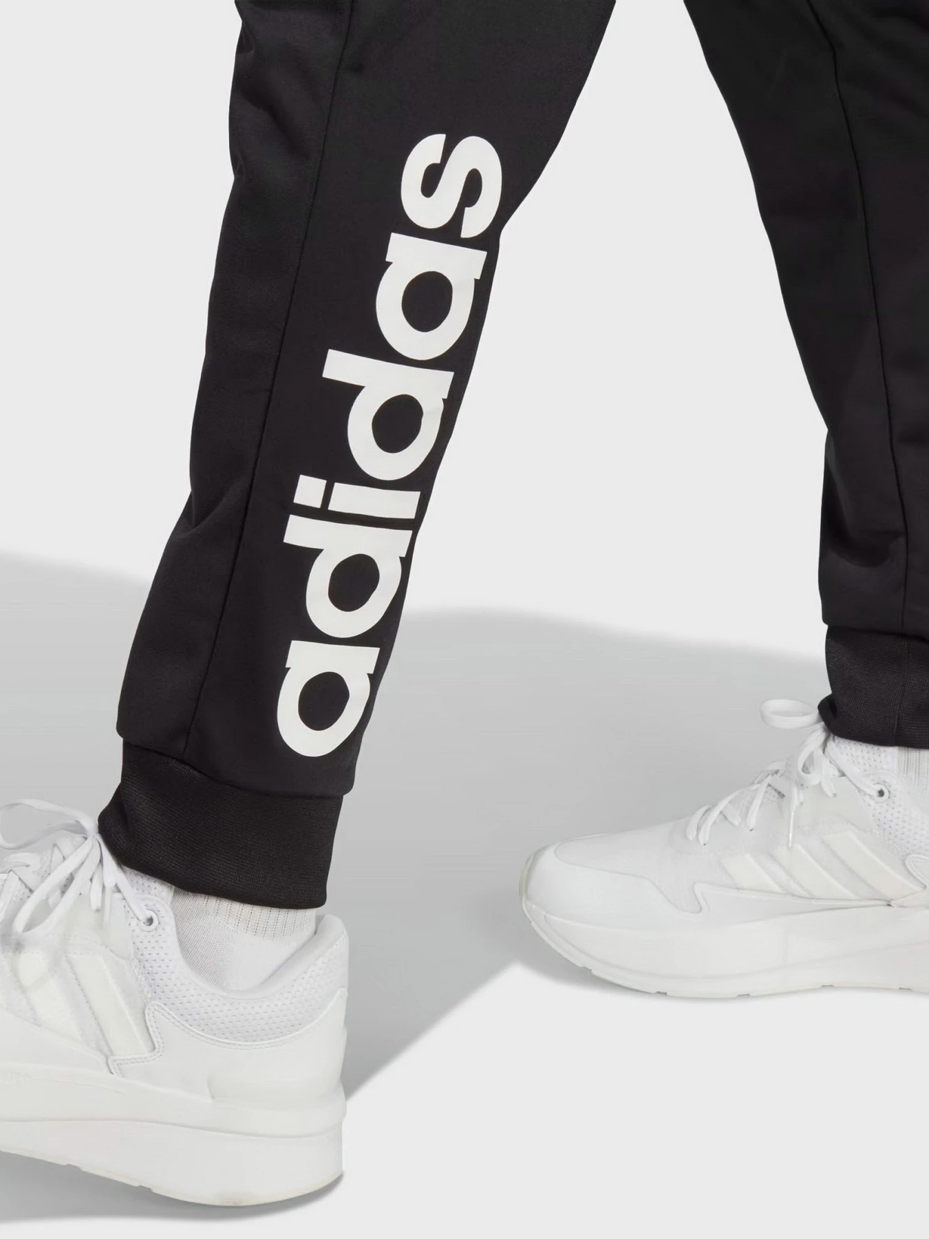 Костюмы Adidas Linear Logo Tricot модель IC6775 Костюмы Adidas Linear Logo Tricot модель IC6775 Фото