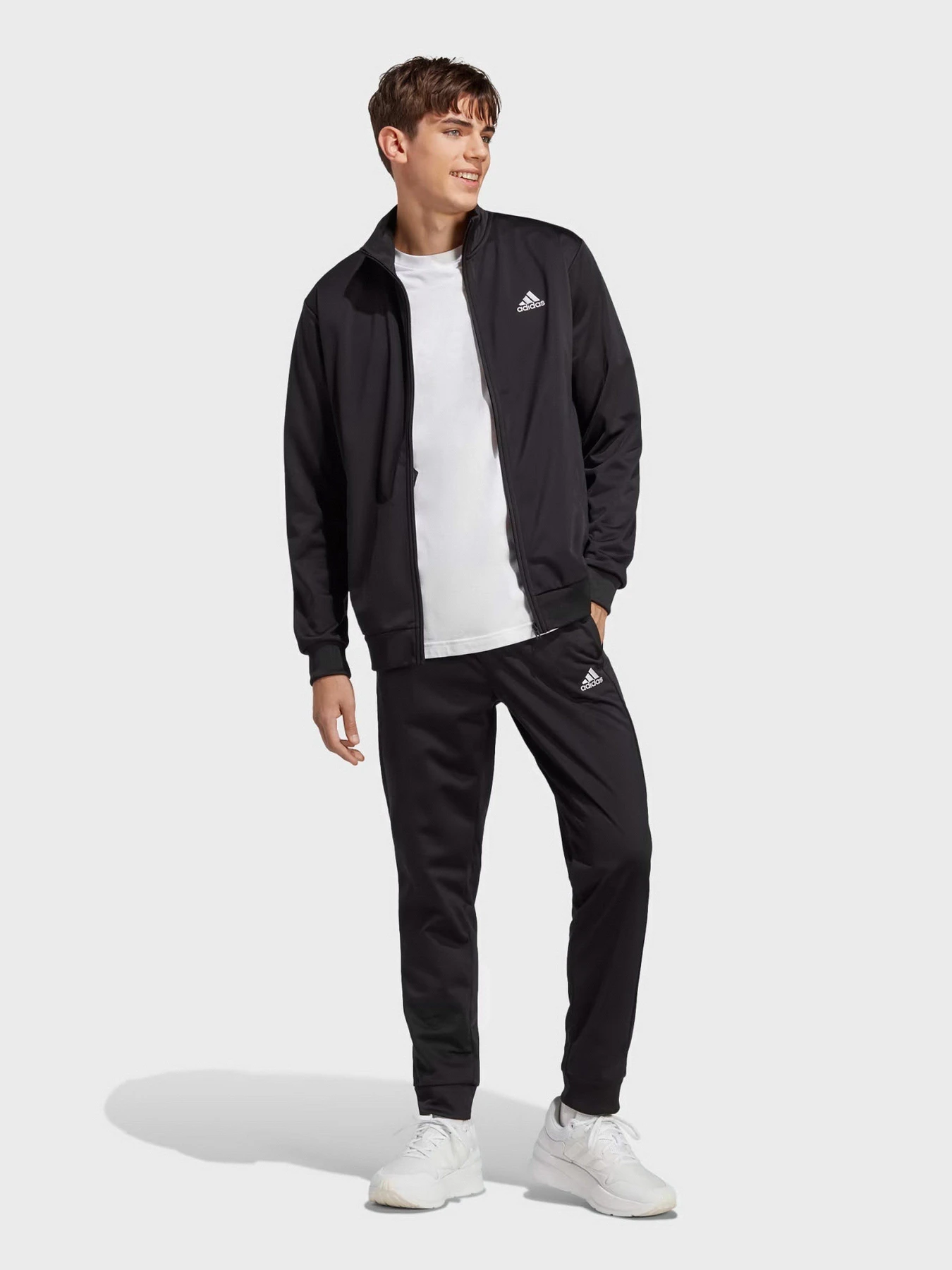 Костюмы Adidas Linear Logo Tricot модель IC6775 Костюмы Adidas Linear Logo Tricot модель IC6775 Фото