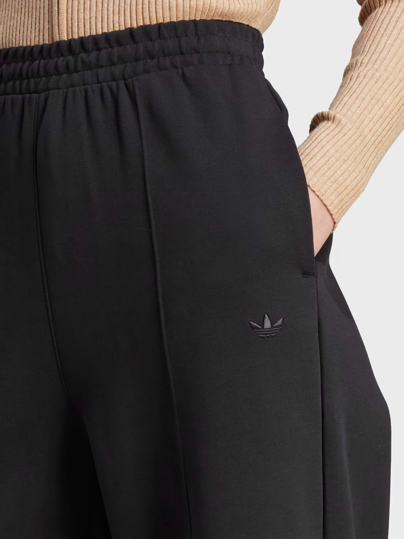 Брюки Adidas Premium Essentials Wide-leg Pintuck модель II8024 Брюки Adidas Premium Essentials Wide-leg Pintuck модель II8024 Фото