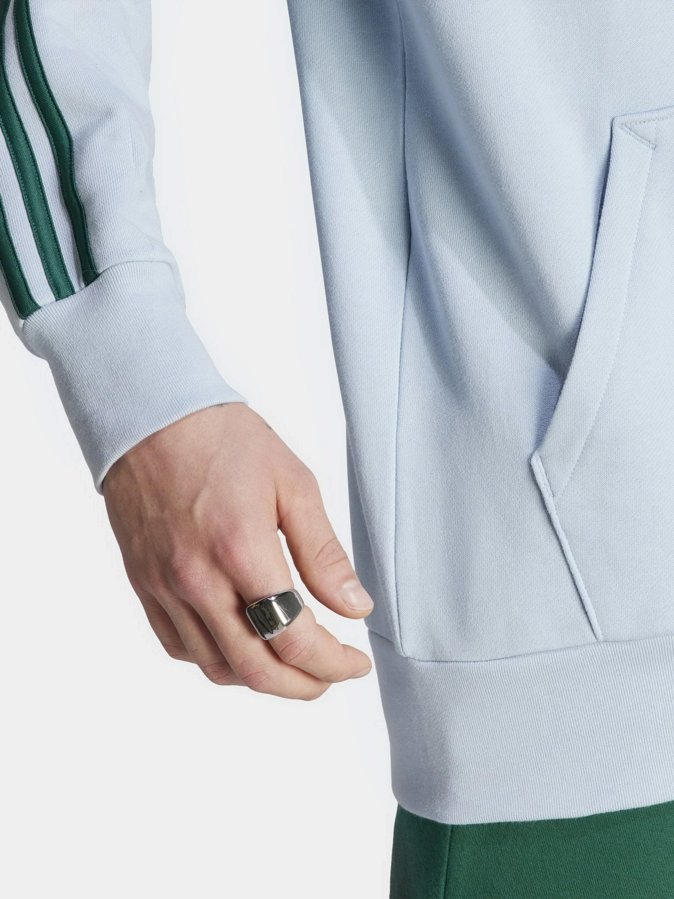 Худи и свитшоты Adidas Essentials French Terry 3-Stripes модель IJ8680 Худи и свитшоты Adidas Essentials French Terry 3-Stripes модель IJ8680 Фото
