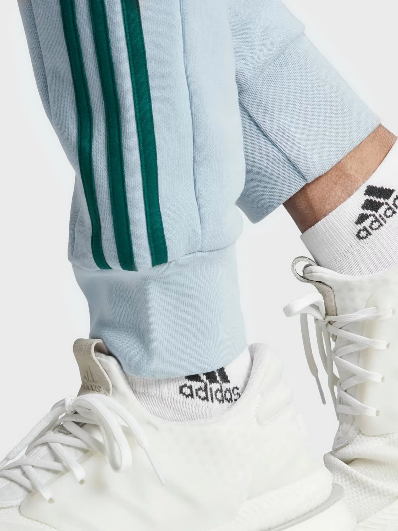 Брюки Adidas Essentials French Terry Tapered Cuff 3-Stripes модель IJ8700 Брюки Adidas Essentials French Terry Tapered Cuff 3-Stripes модель IJ8700 Фото