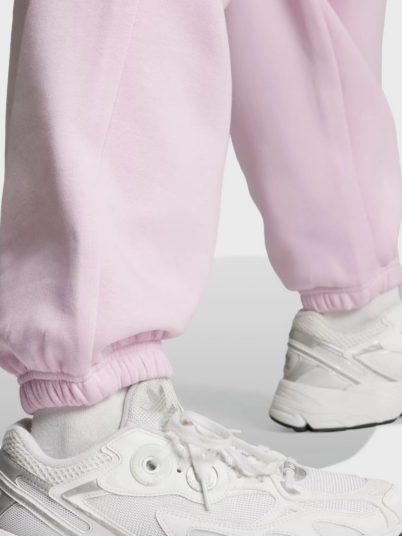 Штани Adidas Essentials Fleece Originals модель IJ9808 Штани Adidas Essentials Fleece Originals модель IJ9808 Фото