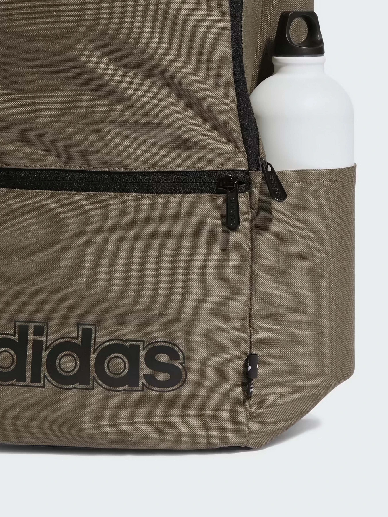 Рюкзаки Adidas Classic Foundation 20L модель HR5341 Рюкзаки Adidas Classic Foundation 20L модель HR5341 Фото